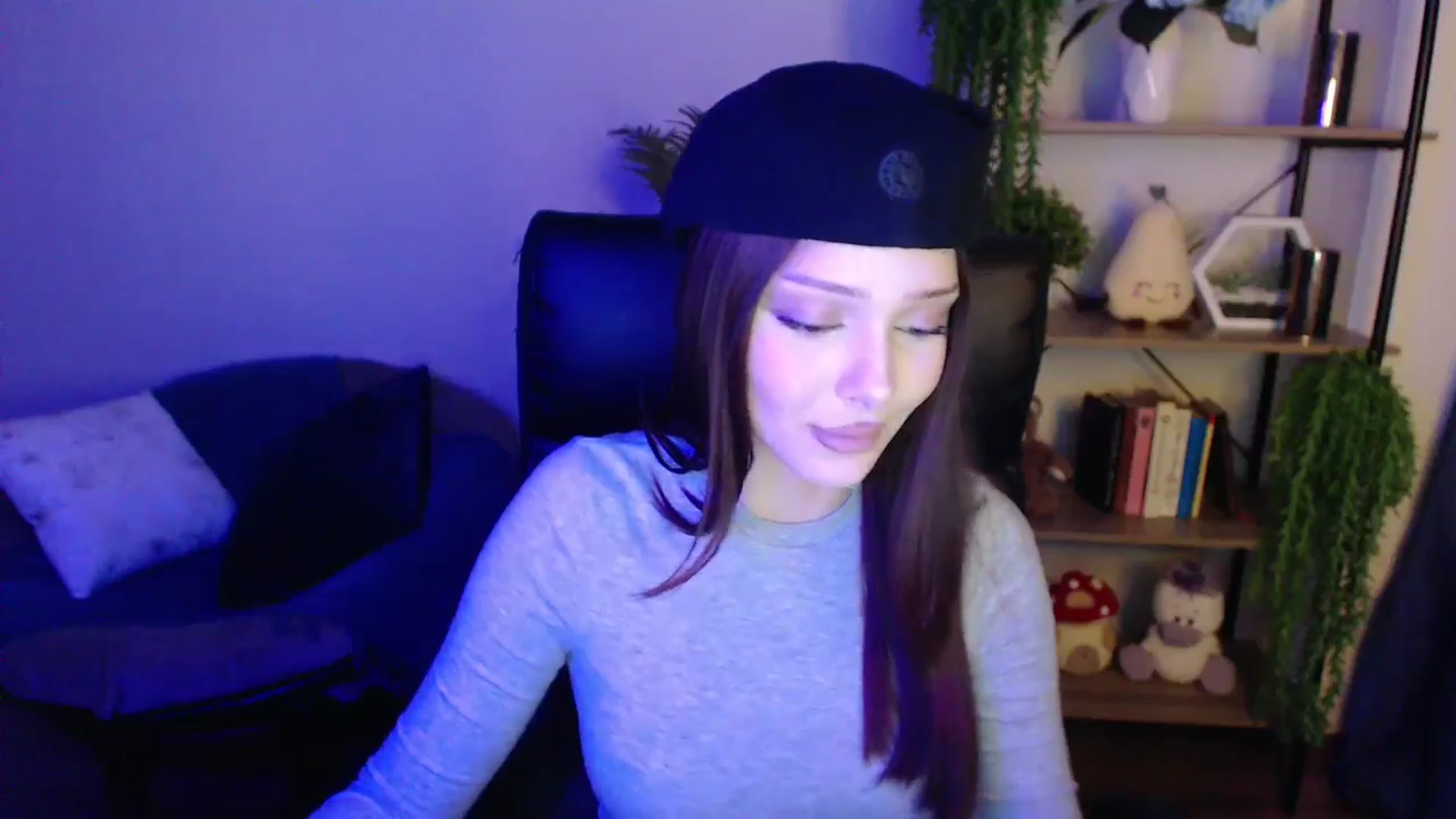 Gallery image thumbnail from KateManelli's myfreecams stream on, 04/07/2025, 12:53 image 17 of 20