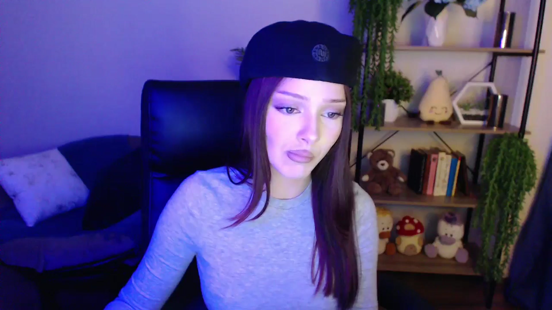 Gallery image thumbnail from KateManelli's myfreecams stream on, 04/07/2025, 12:53 image 9 of 20