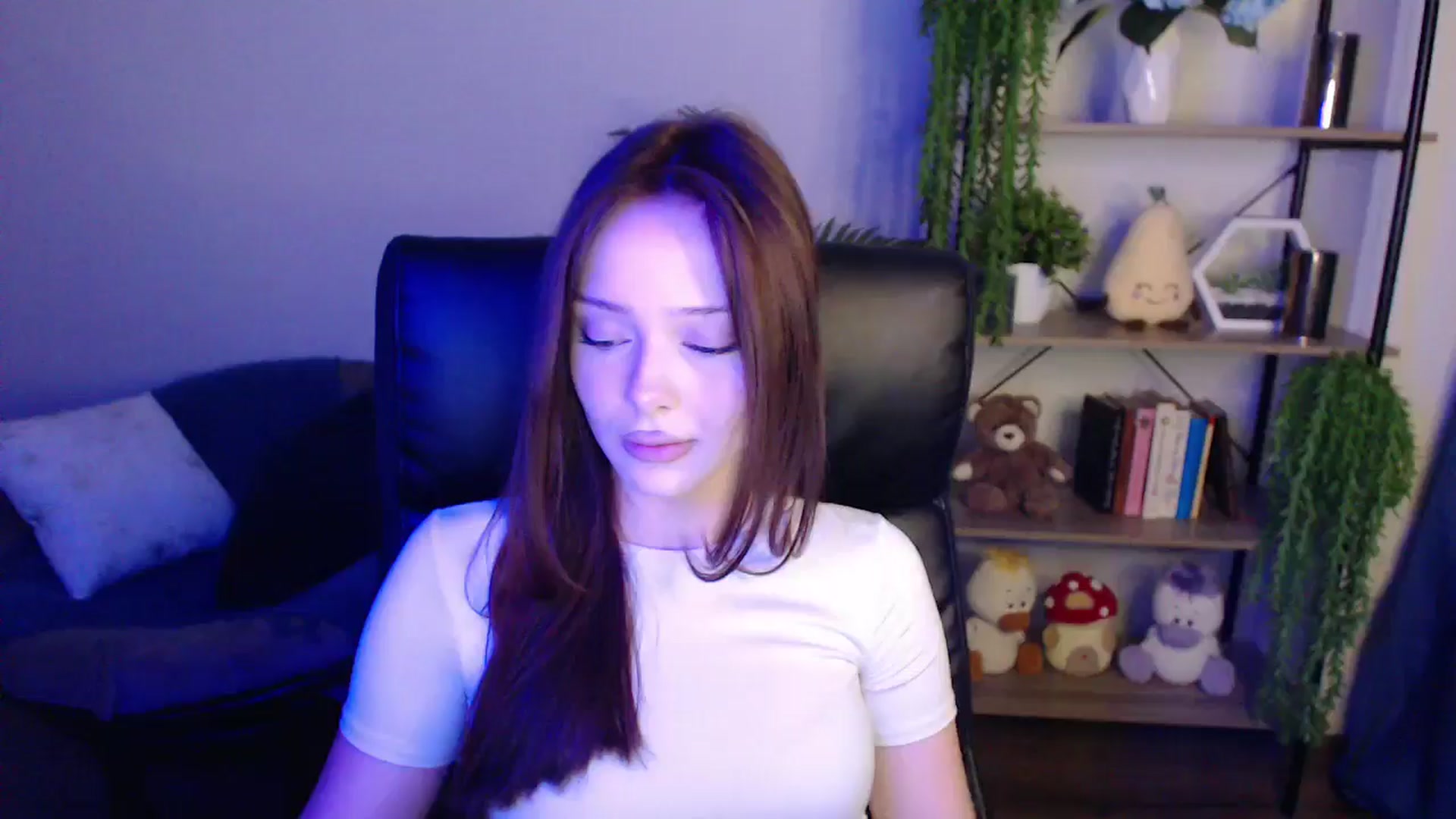 Gallery image thumbnail from KateManelli's myfreecams stream on, 04/08/2025, 08:49 image 10 of 20
