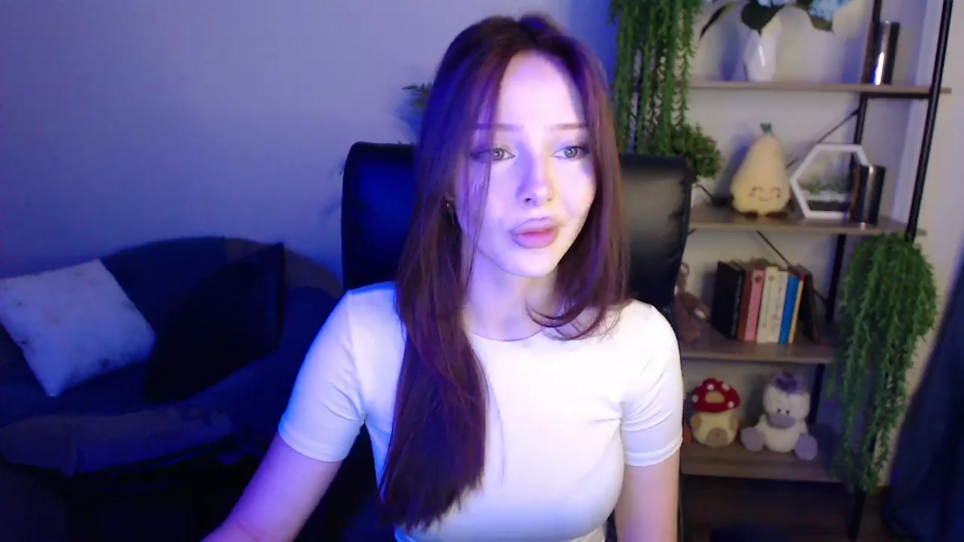 Gallery image thumbnail from KateManelli's myfreecams stream on, 04/08/2025, 08:49 image 16 of 20