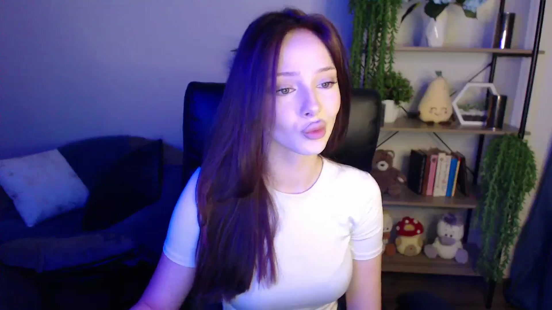 Gallery image thumbnail from KateManelli's myfreecams stream on, 04/08/2025, 08:49 image 6 of 20