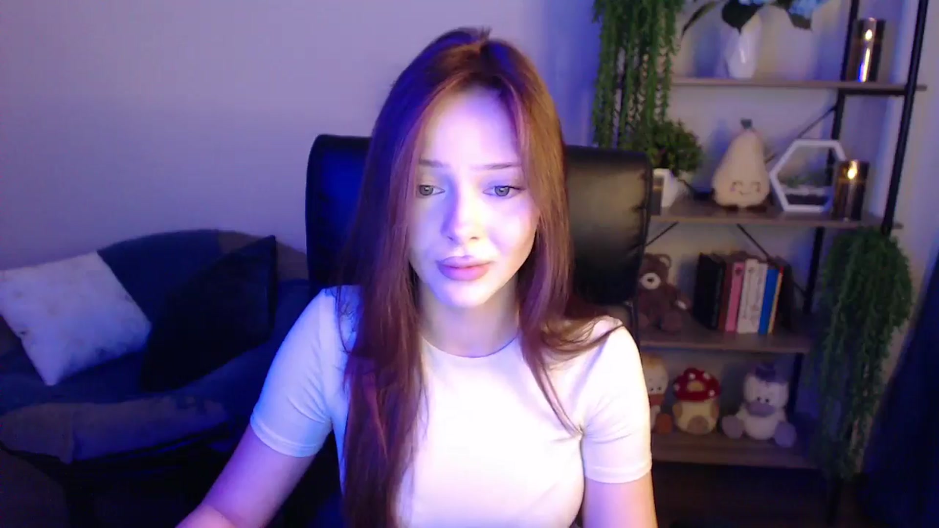 Gallery image thumbnail from KateManelli's myfreecams stream on, 04/08/2025, 11:12 image 10 of 20