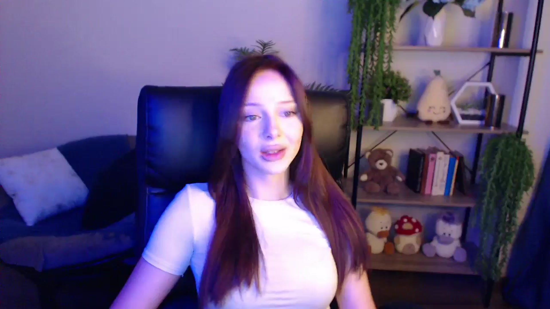 Gallery image thumbnail from KateManelli's myfreecams stream on, 04/08/2025, 11:12 image 2 of 20