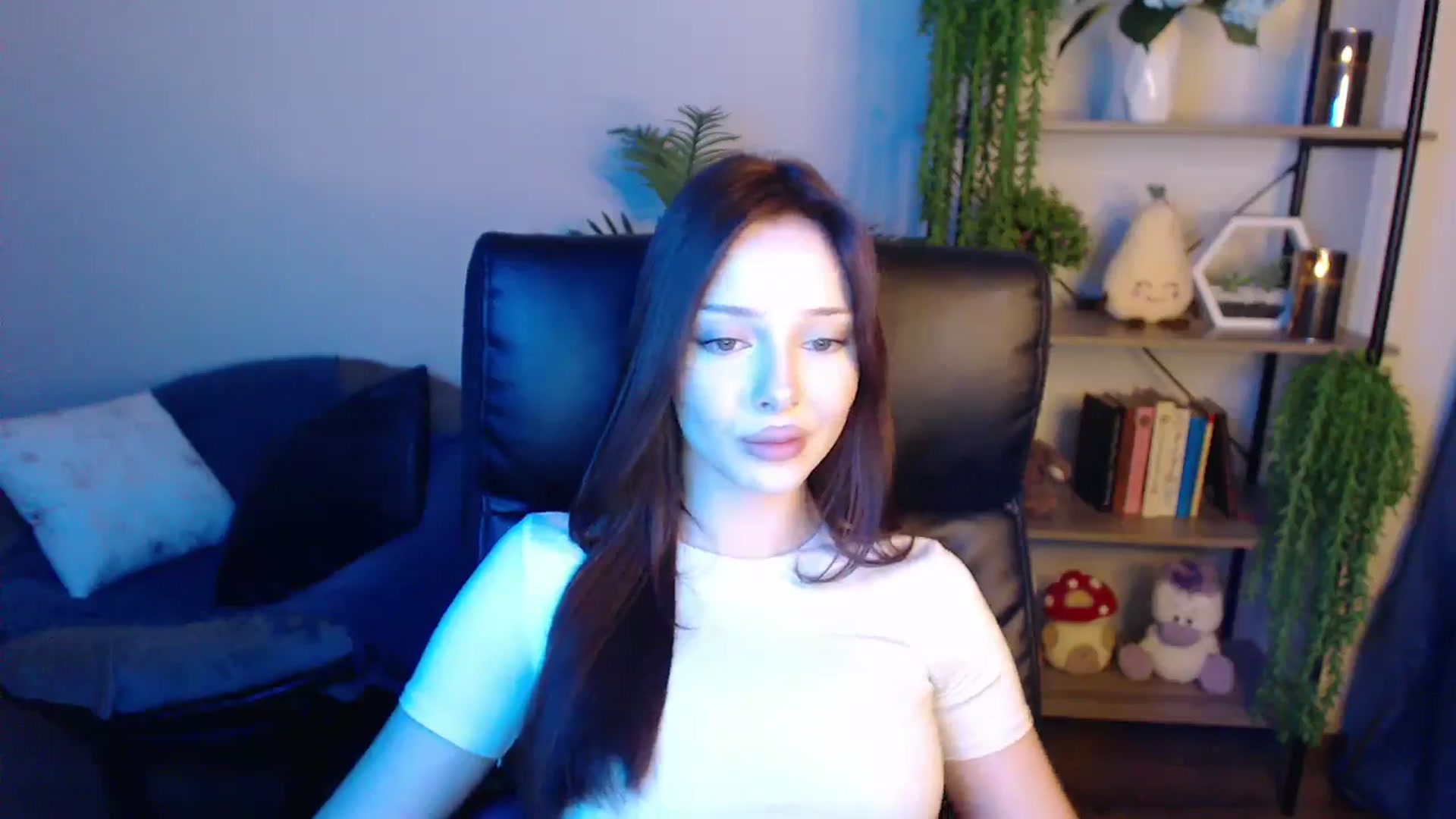 Gallery image thumbnail from KateManelli's myfreecams stream on, 04/08/2025, 11:54 image 16 of 20