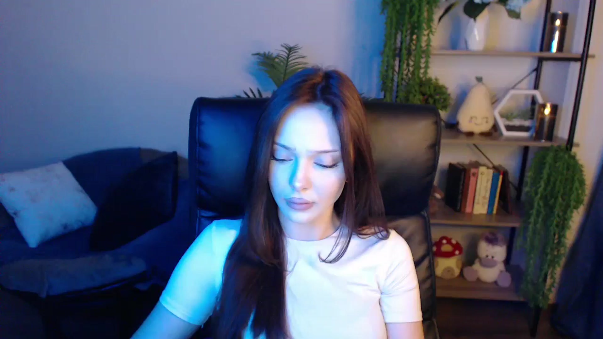 Gallery image thumbnail from KateManelli's myfreecams stream on, 04/08/2025, 11:54 image 15 of 20