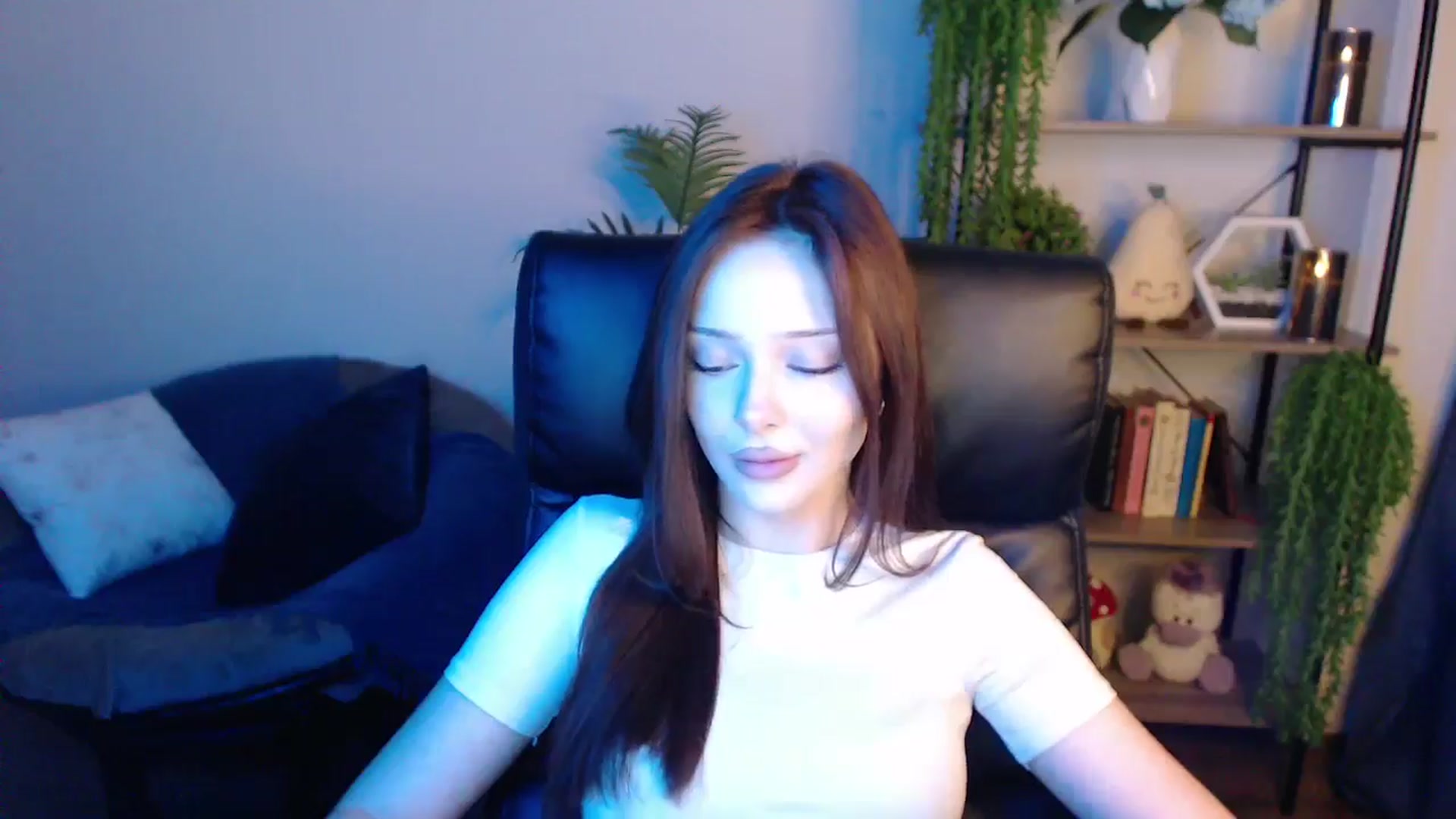 Gallery image thumbnail from KateManelli's myfreecams stream on, 04/08/2025, 11:54 image 17 of 20