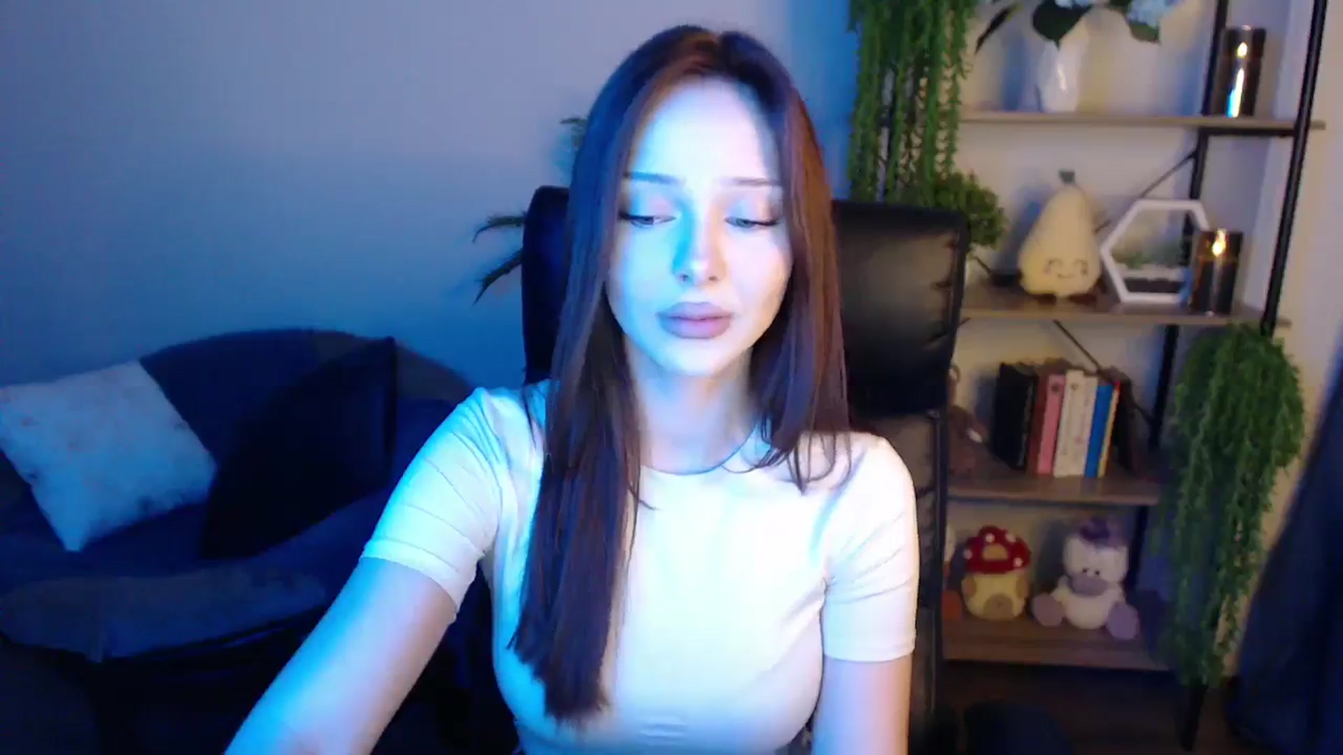 Gallery image thumbnail from KateManelli's myfreecams stream on, 04/08/2025, 11:54 image 12 of 20