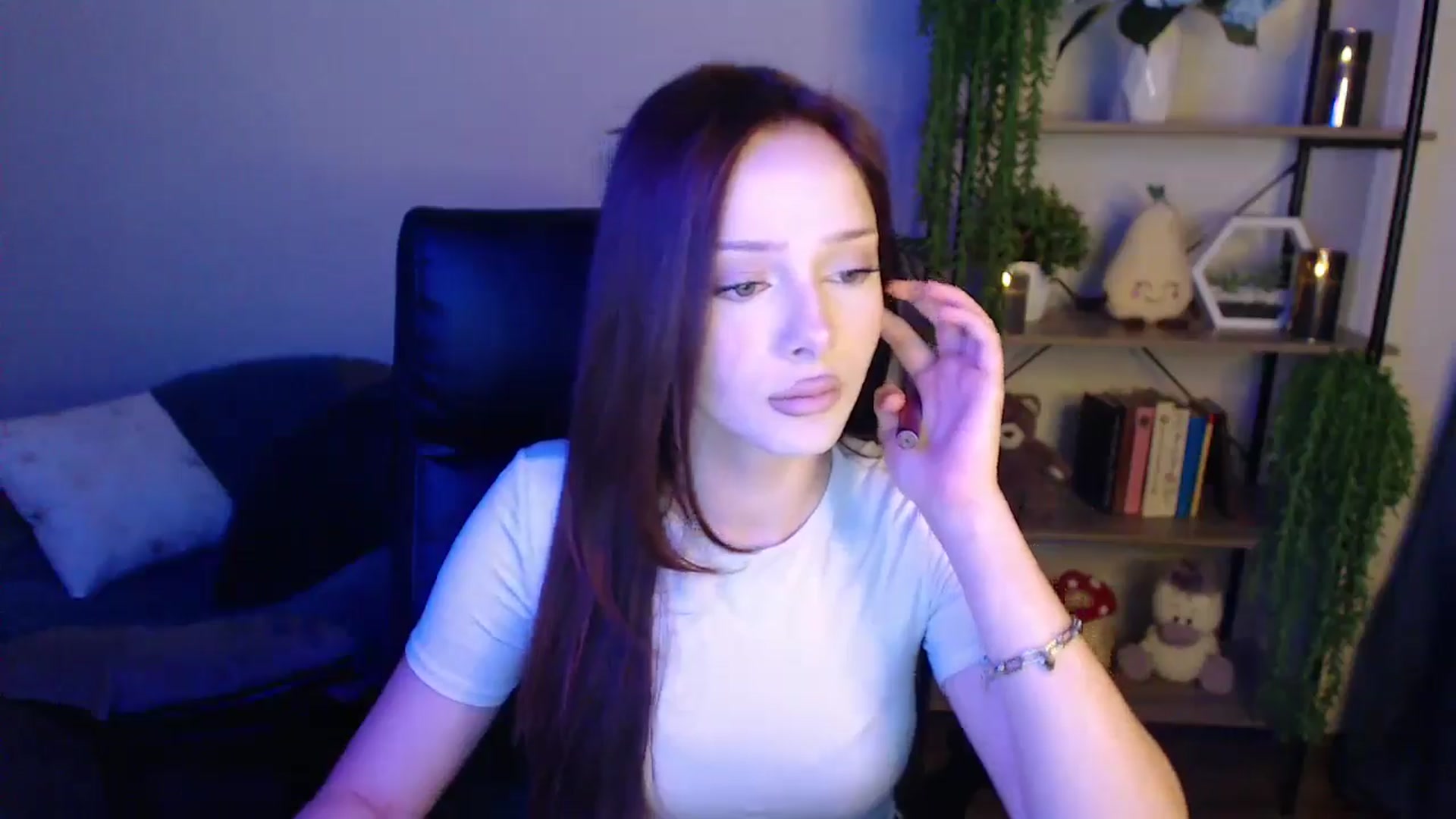Gallery image thumbnail from KateManelli's myfreecams stream on, 04/08/2025, 13:01 image 15 of 20
