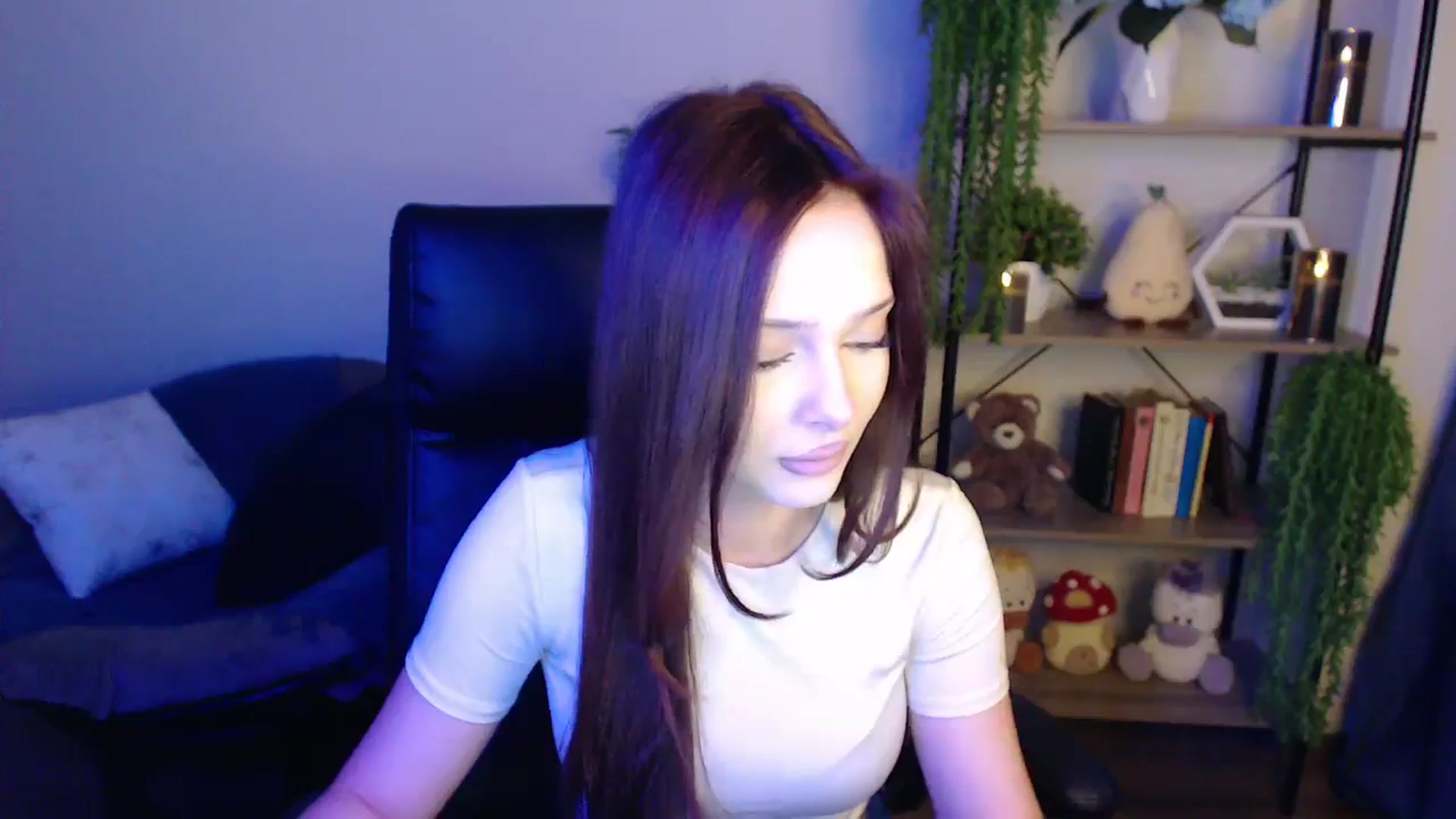 Gallery image thumbnail from KateManelli's myfreecams stream on, 04/08/2025, 13:01 image 9 of 20