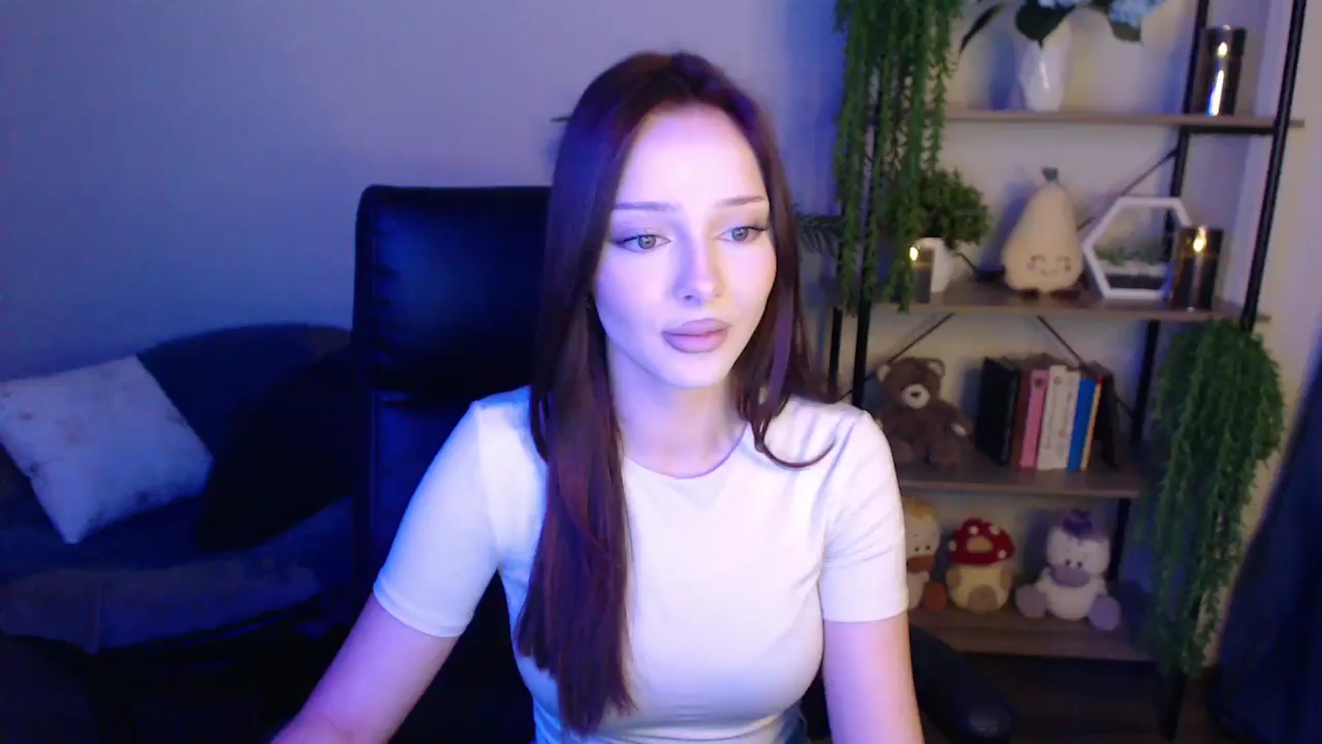 Gallery image thumbnail from KateManelli's myfreecams stream on, 04/08/2025, 13:01 image 10 of 20
