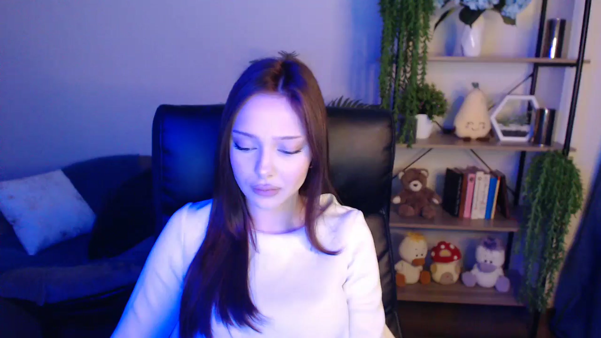 Gallery image thumbnail from KateManelli's myfreecams stream on, 04/09/2025, 10:57 image 12 of 20