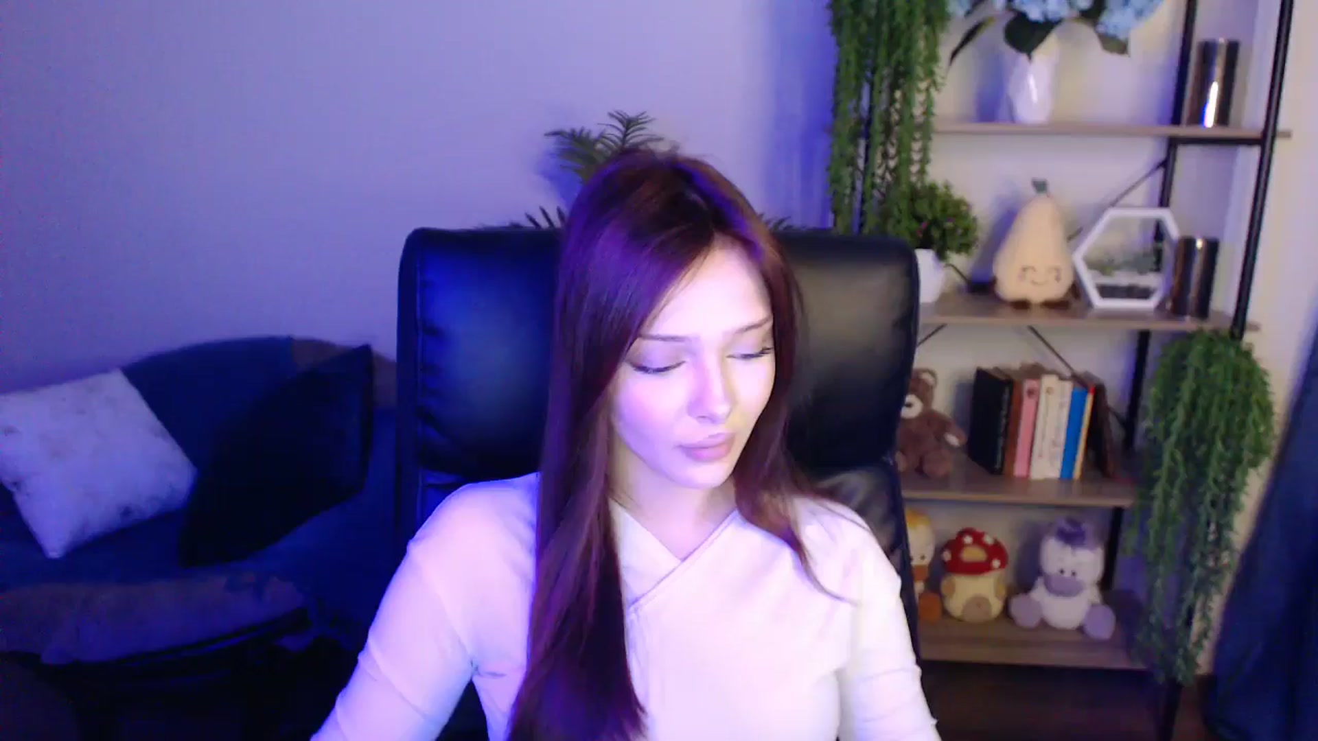 Gallery image thumbnail from KateManelli's myfreecams stream on, 04/12/2025, 10:42 image 18 of 20