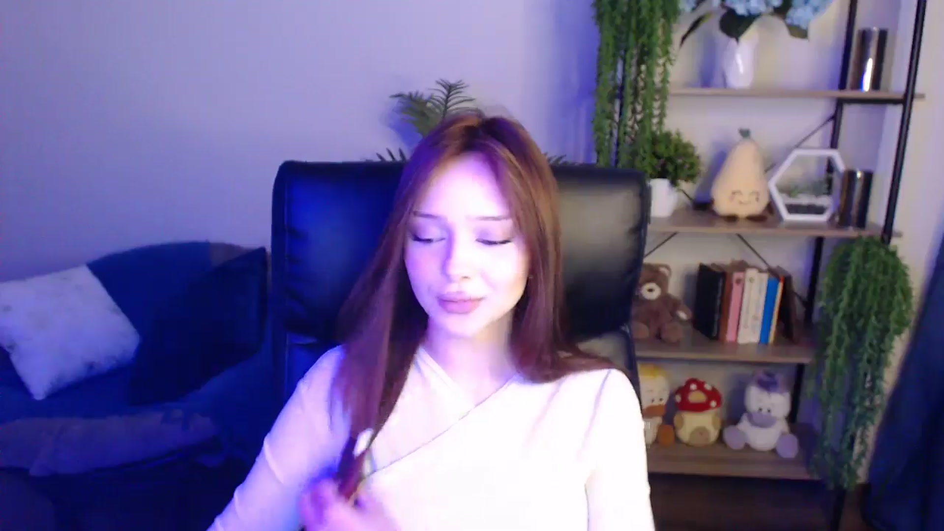 Gallery image thumbnail from KateManelli's myfreecams stream on, 04/12/2025, 10:42 image 12 of 20