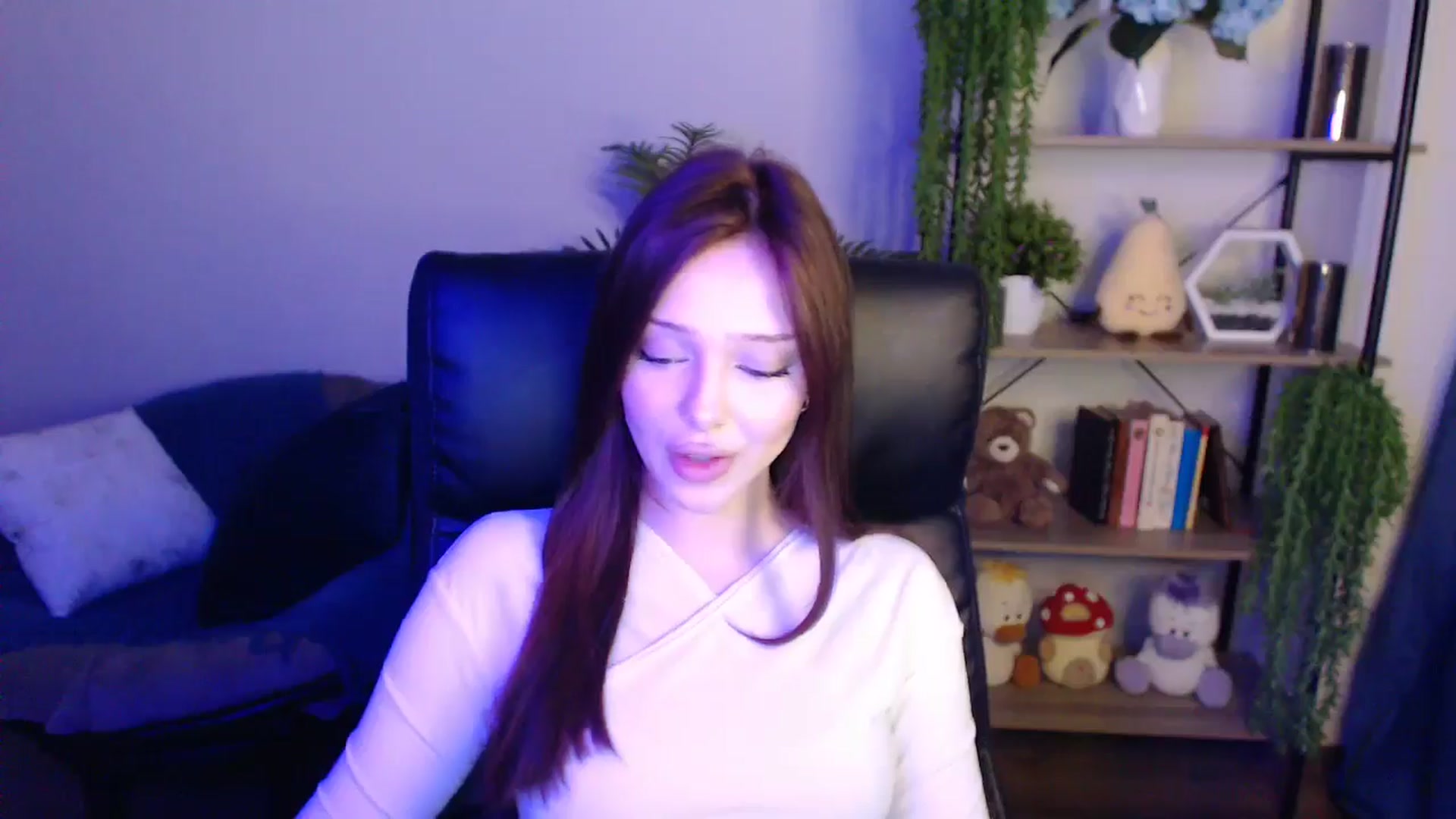 Gallery image thumbnail from KateManelli's myfreecams stream on, 04/12/2025, 10:42 image 6 of 20