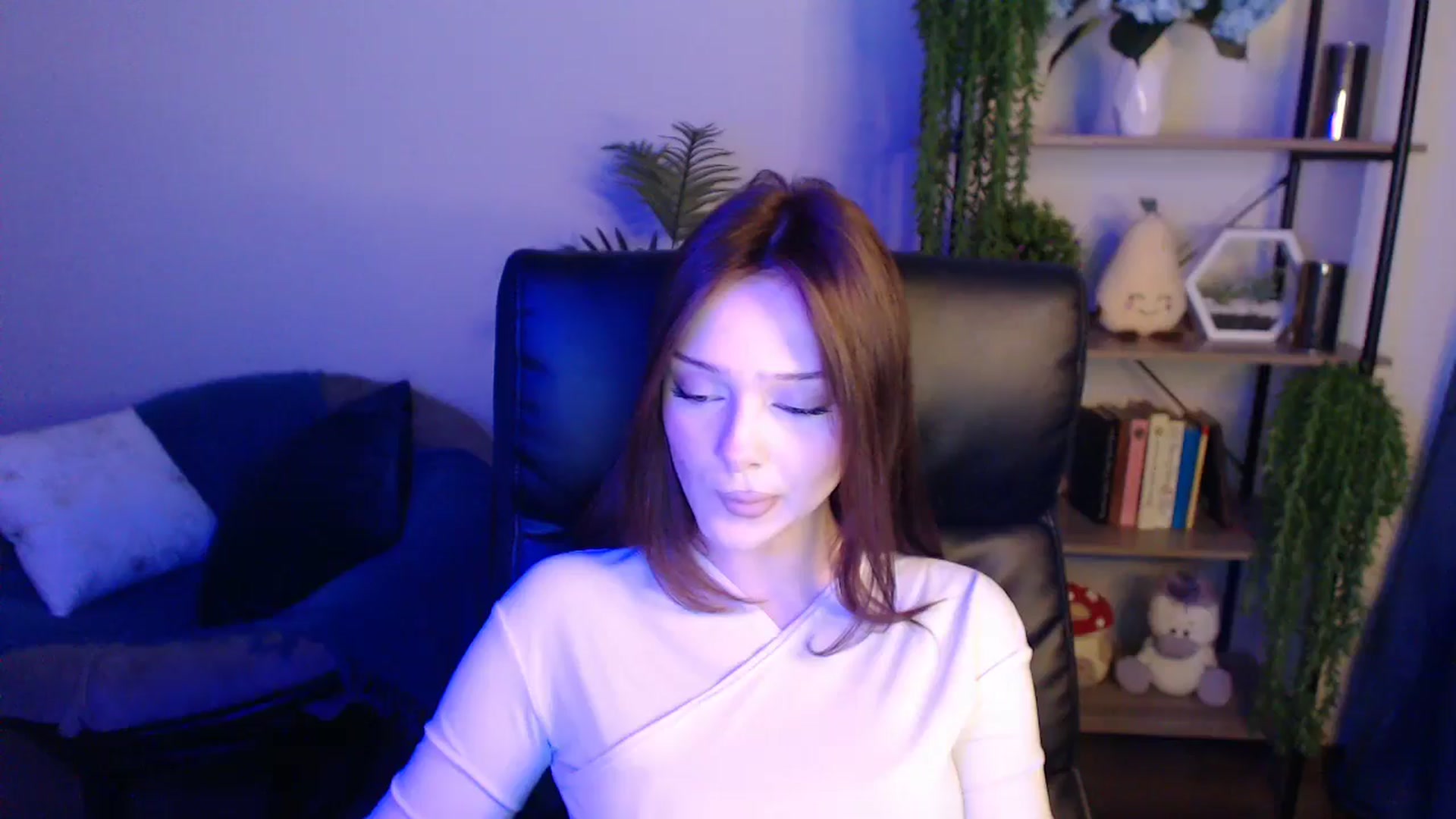 Gallery image thumbnail from KateManelli's myfreecams stream on, 04/12/2025, 11:58 image 4 of 20