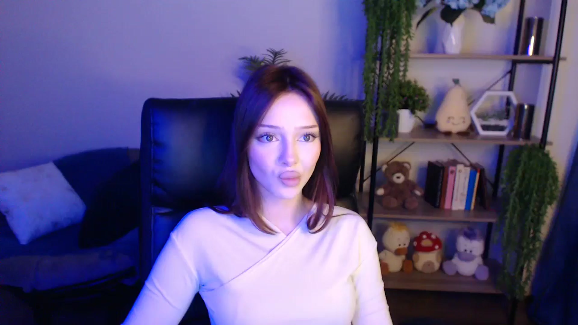 Gallery image thumbnail from KateManelli's myfreecams stream on, 04/12/2025, 11:58 image 17 of 20
