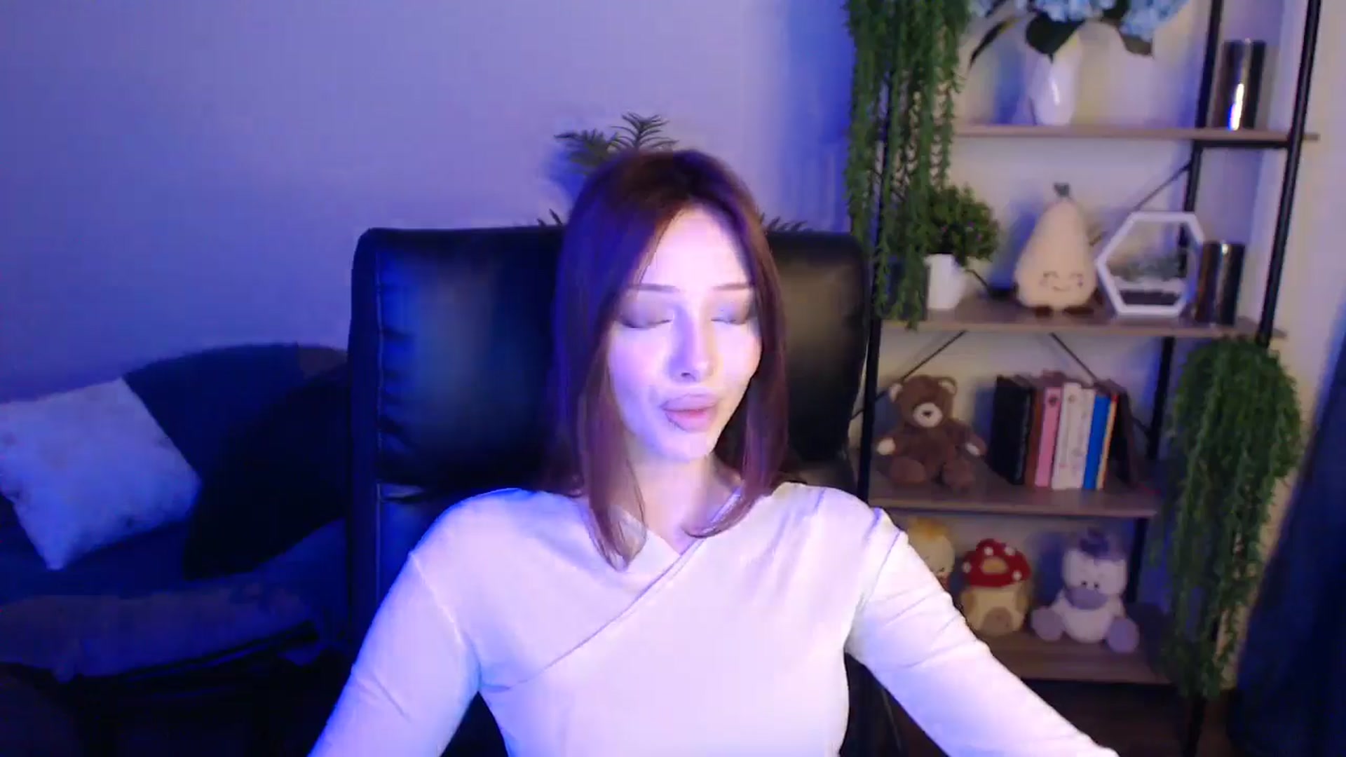 Gallery image thumbnail from KateManelli's myfreecams stream on, 04/12/2025, 12:22 image 3 of 20
