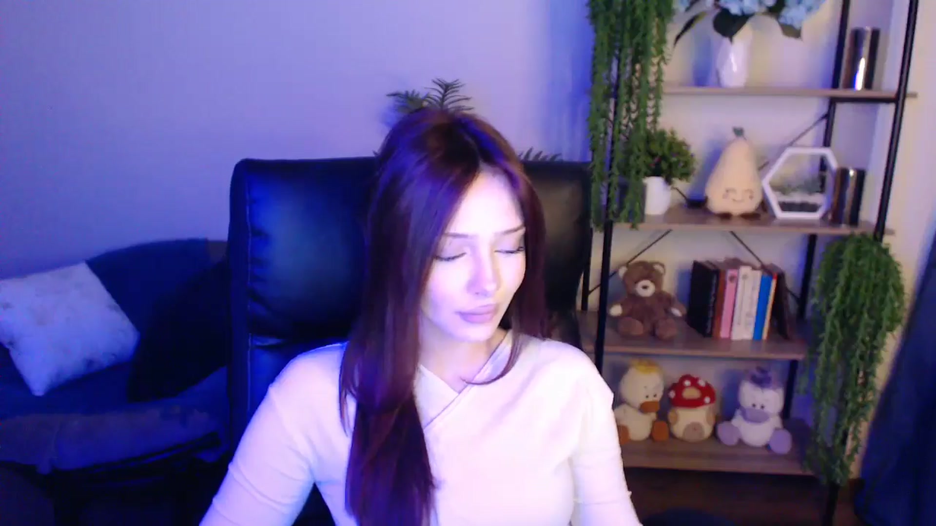 Gallery image thumbnail from KateManelli's myfreecams stream on, 04/12/2025, 12:46 image 13 of 20