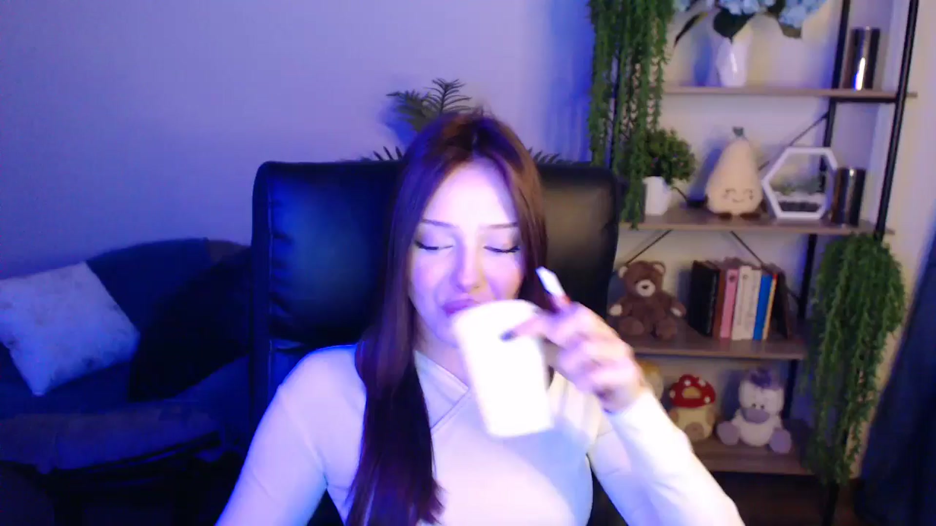 Gallery image thumbnail from KateManelli's myfreecams stream on, 04/12/2025, 13:43 image 12 of 20