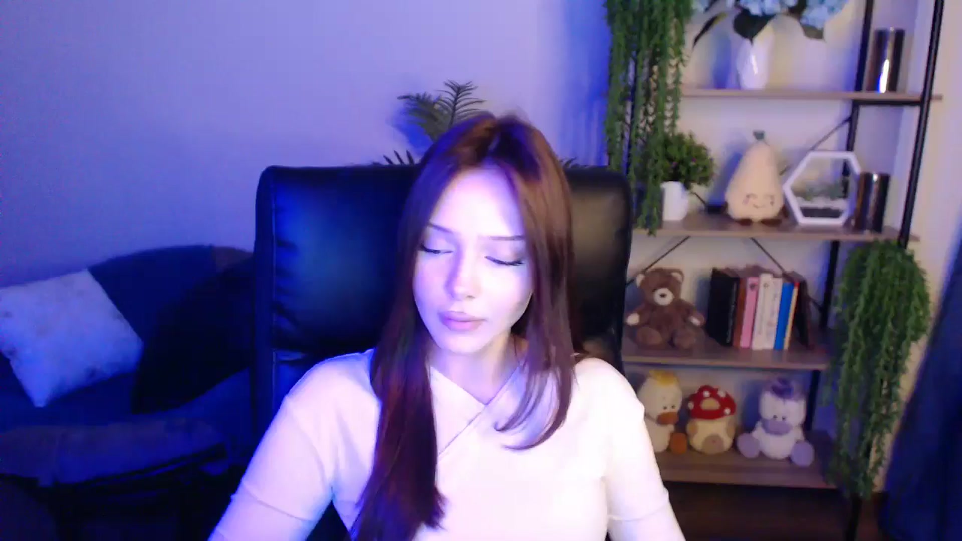 Gallery image thumbnail from KateManelli's myfreecams stream on, 04/12/2025, 13:43 image 10 of 20