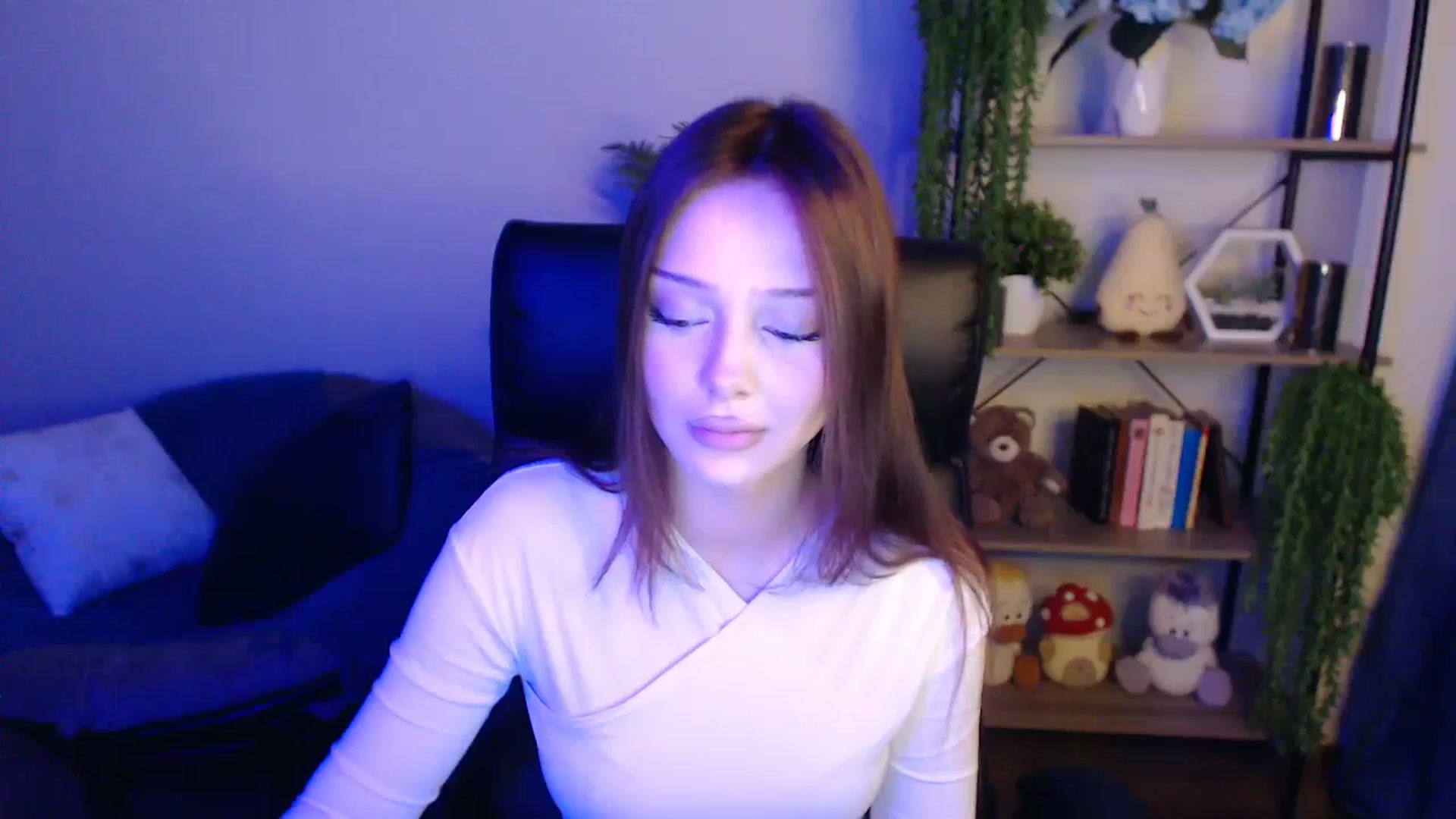 Gallery image thumbnail from KateManelli's myfreecams stream on, 04/12/2025, 14:03 image 12 of 20