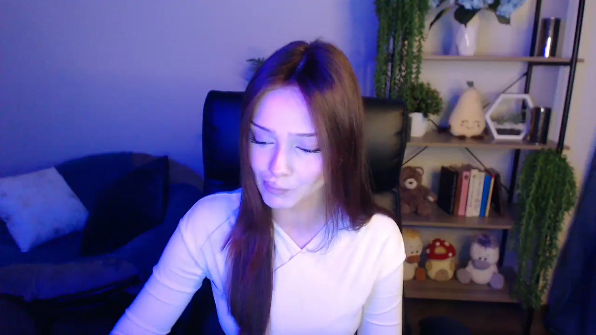 Gallery image thumbnail from KateManelli's myfreecams stream on, 04/12/2025, 14:03 image 16 of 20