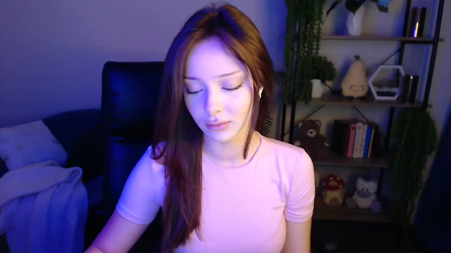 Gallery image thumbnail from KateManelli's myfreecams stream on, 04/14/2025, 08:29 image 13 of 20