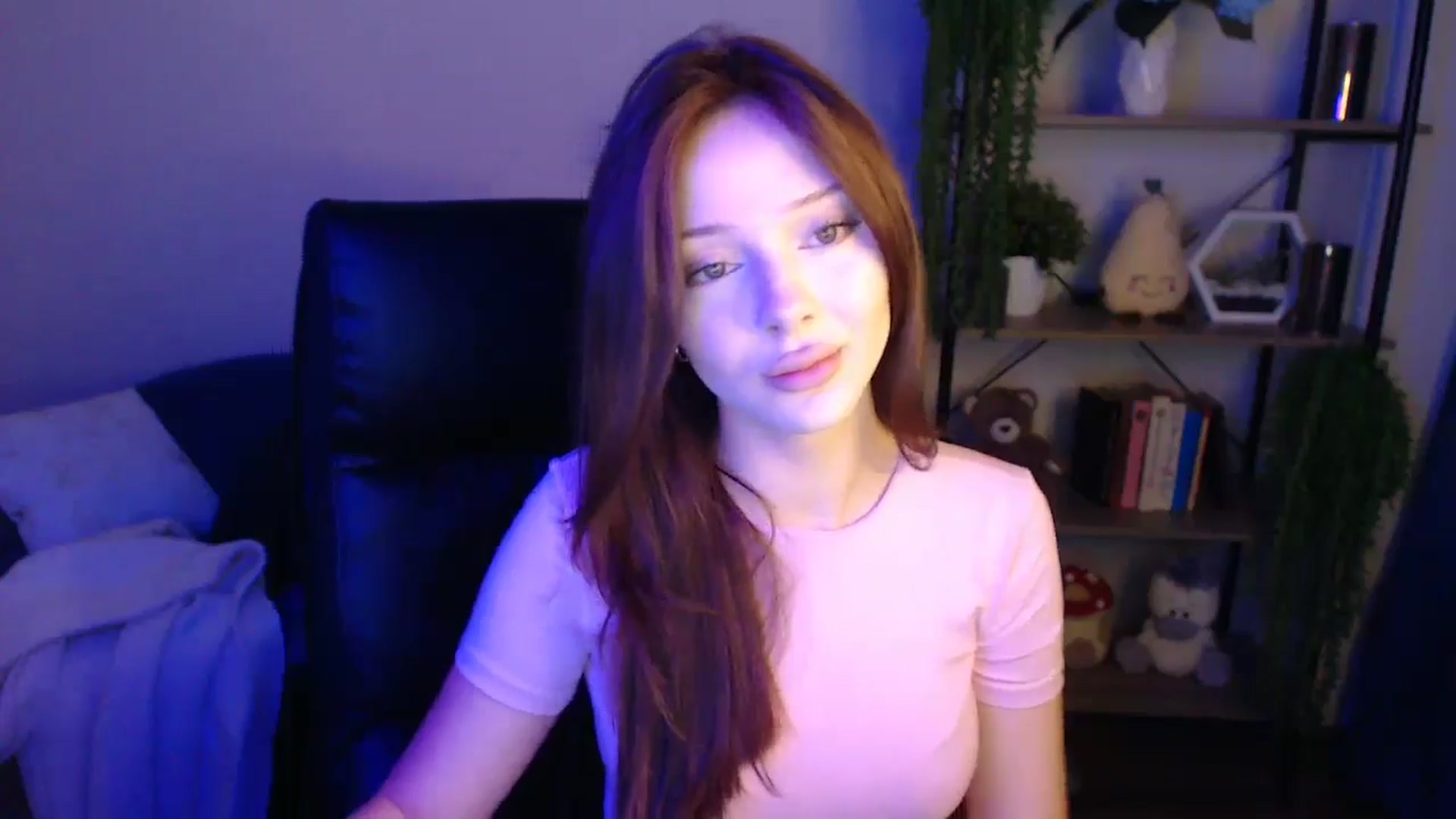 Gallery image thumbnail from KateManelli's myfreecams stream on, 04/14/2025, 08:29 image 12 of 20