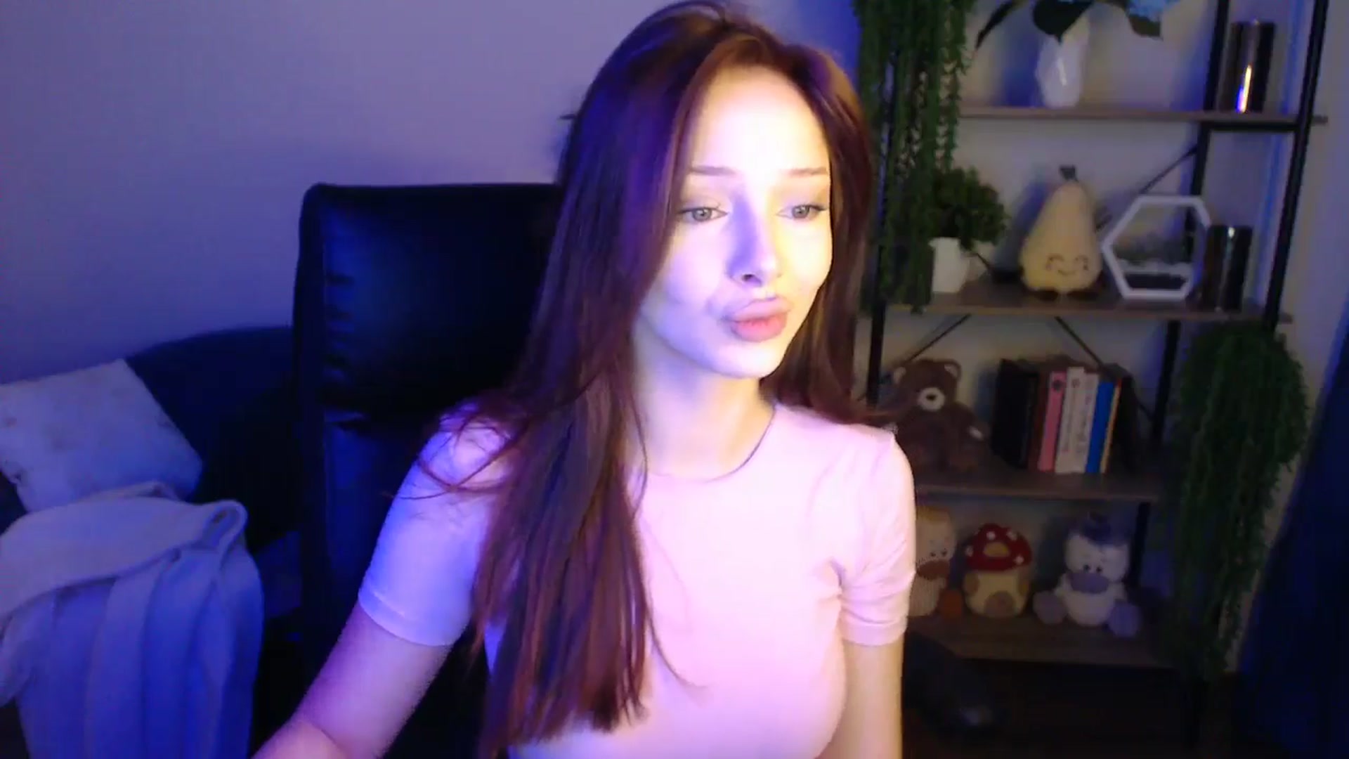 Gallery image thumbnail from KateManelli's myfreecams stream on, 04/14/2025, 08:29 image 9 of 20