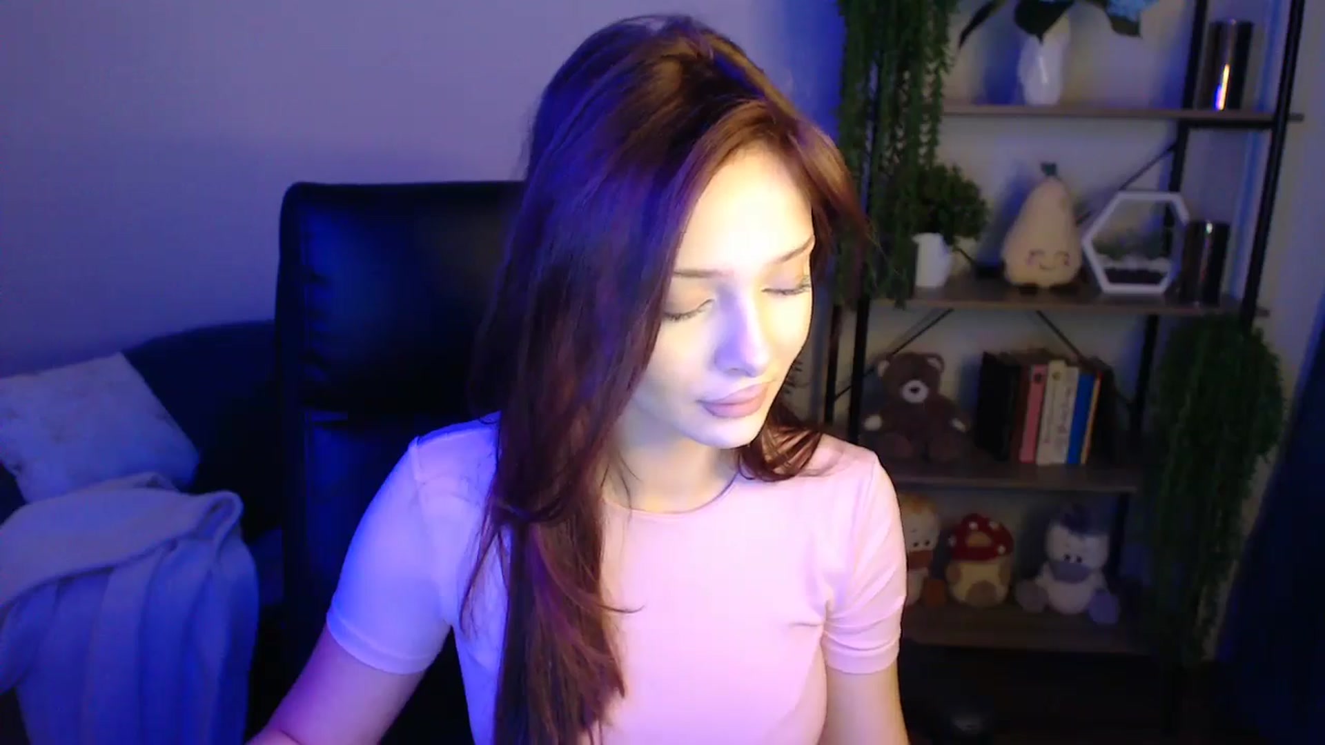 Gallery image thumbnail from KateManelli's myfreecams stream on, 04/14/2025, 08:29 image 15 of 20