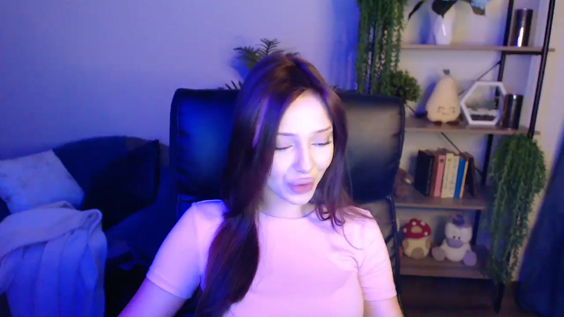 Gallery image thumbnail from KateManelli's myfreecams stream on, 04/14/2025, 10:03 image 7 of 20