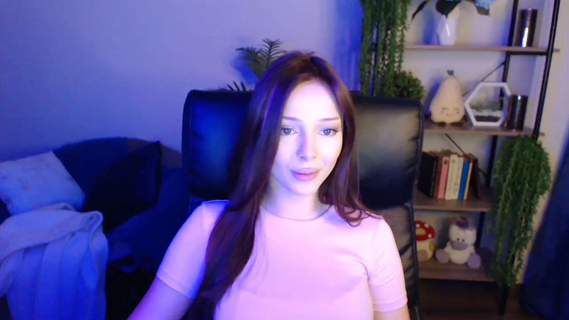 Gallery image thumbnail from KateManelli's myfreecams stream on, 04/14/2025, 10:03 image 6 of 20