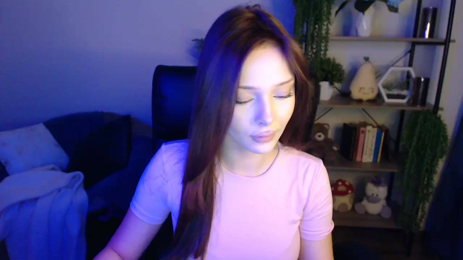 Gallery image thumbnail from KateManelli's myfreecams stream on, 04/14/2025, 10:03 image 1 of 20