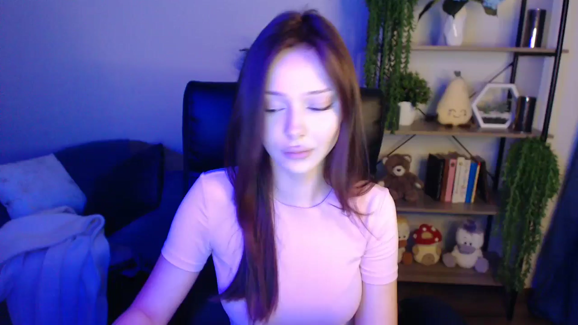 Gallery image thumbnail from KateManelli's myfreecams stream on, 04/14/2025, 10:03 image 10 of 20