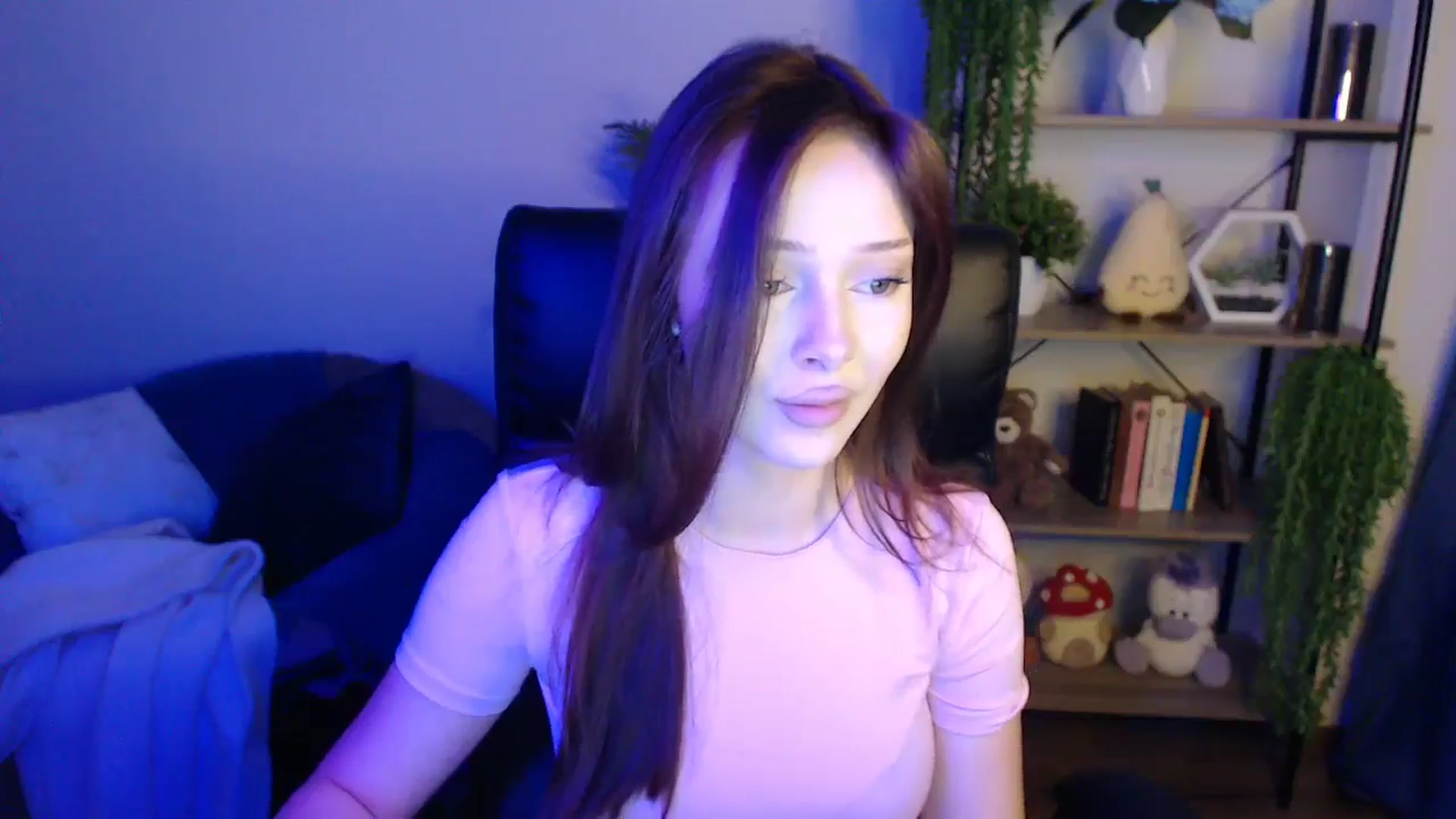 Gallery image thumbnail from KateManelli's myfreecams stream on, 04/14/2025, 10:03 image 4 of 20