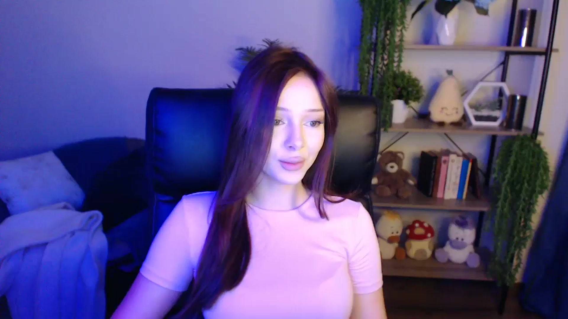 Gallery image thumbnail from KateManelli's myfreecams stream on, 04/14/2025, 10:03 image 12 of 20