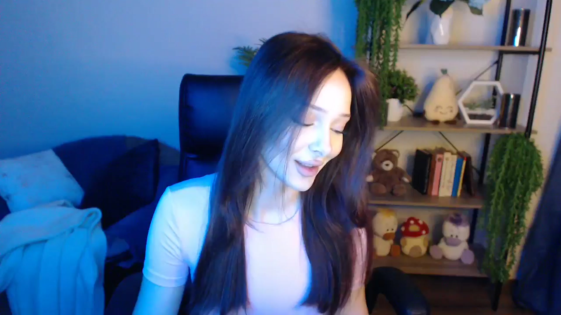 Gallery image thumbnail from KateManelli's myfreecams stream on, 04/14/2025, 11:10 image 8 of 20