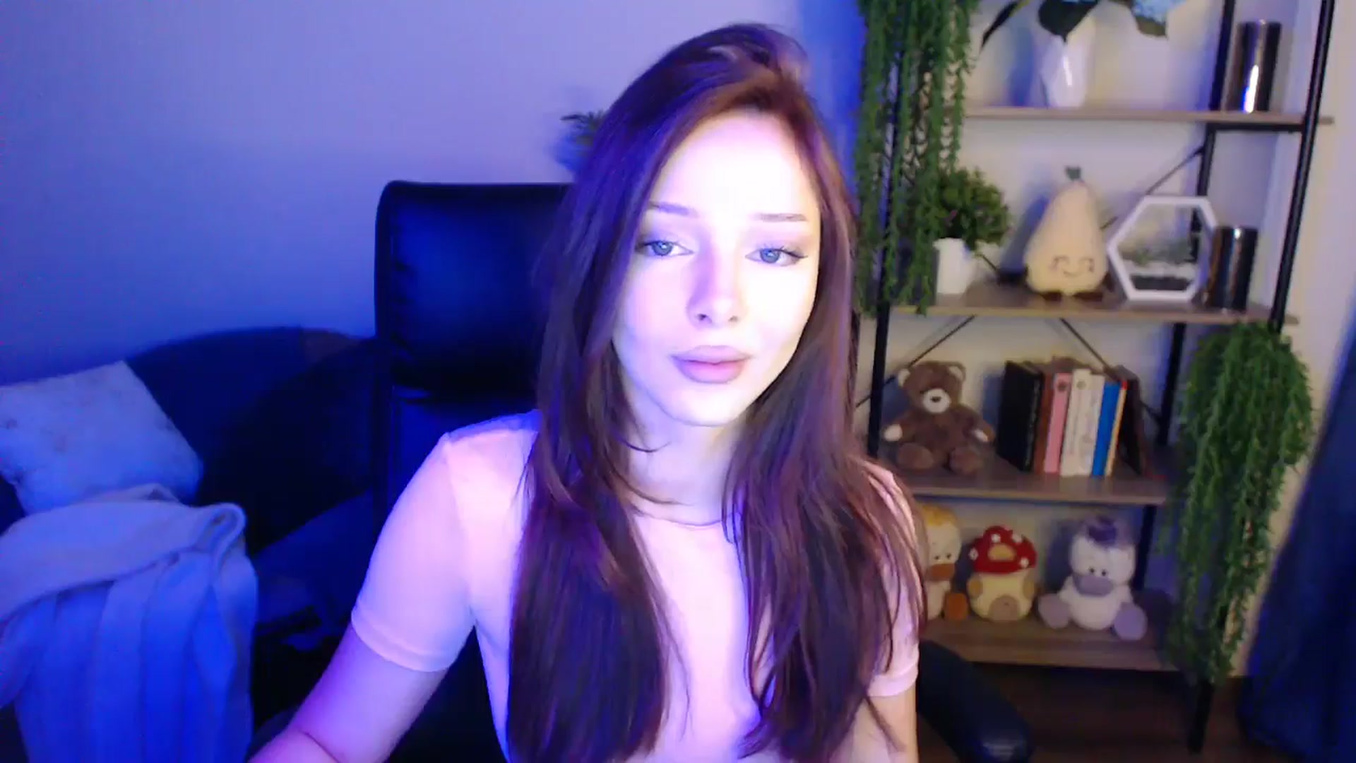 Gallery image thumbnail from KateManelli's myfreecams stream on, 04/14/2025, 11:10 image 7 of 20