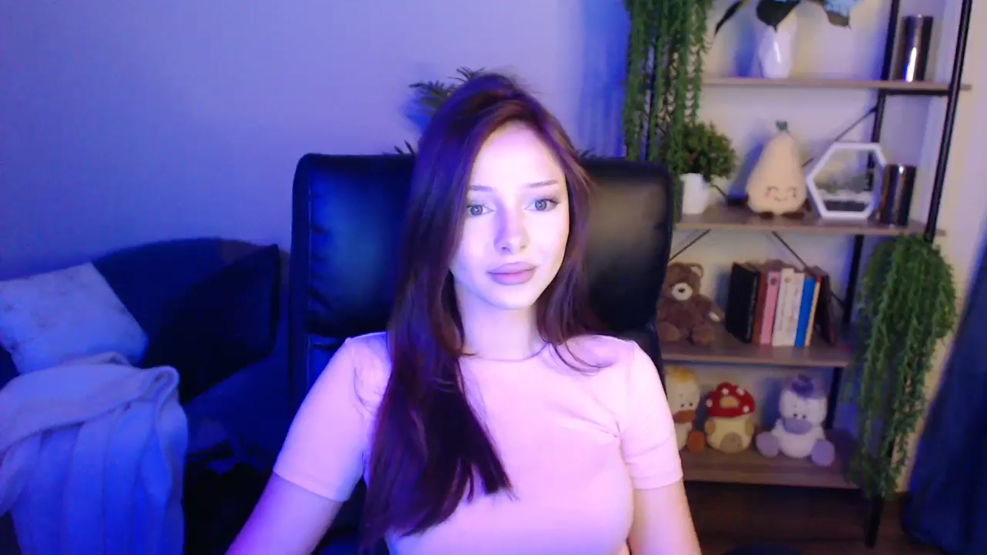 Gallery image thumbnail from KateManelli's myfreecams stream on, 04/14/2025, 11:10 image 18 of 20