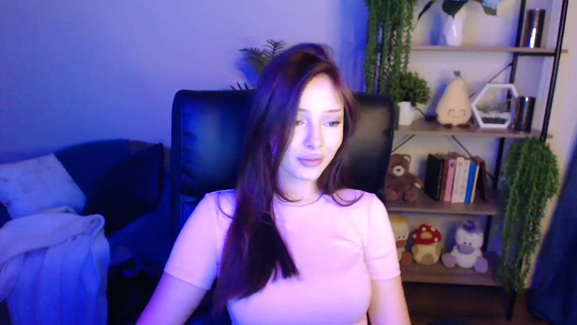 Gallery image thumbnail from KateManelli's myfreecams stream on, 04/14/2025, 11:10 image 17 of 20