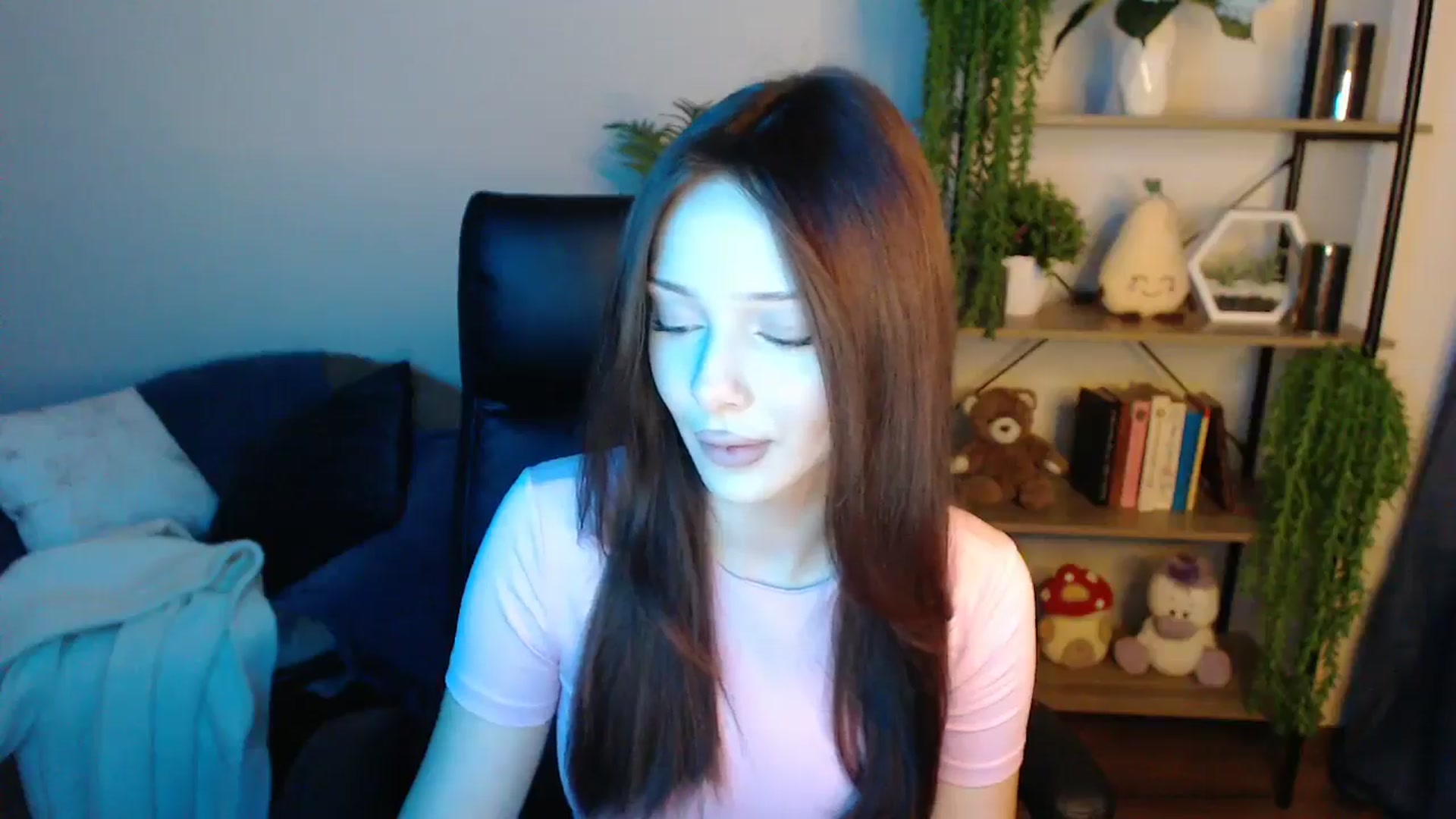 Gallery image thumbnail from KateManelli's myfreecams stream on, 04/14/2025, 11:10 image 9 of 20