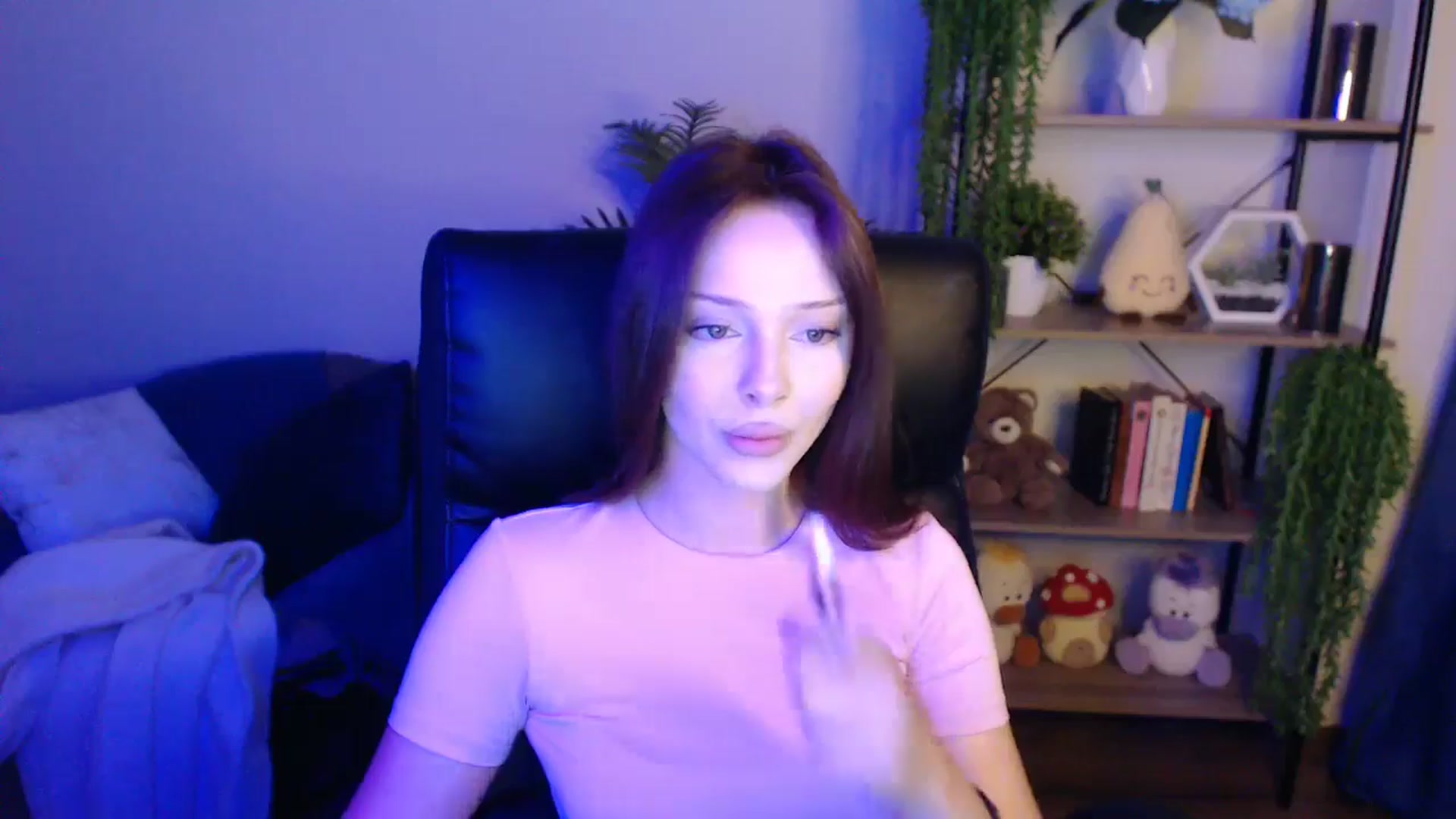 Gallery image thumbnail from KateManelli's myfreecams stream on, 04/14/2025, 11:10 image 11 of 20