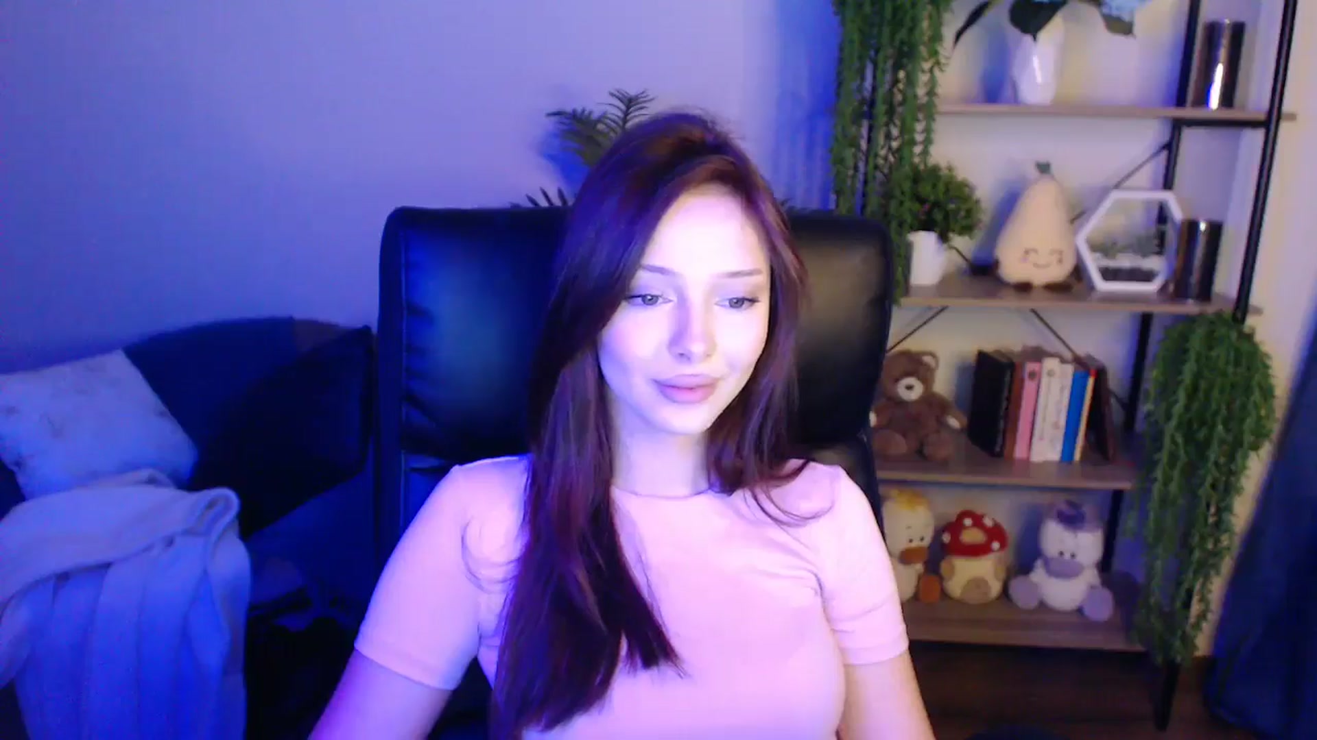 Gallery image thumbnail from KateManelli's myfreecams stream on, 04/14/2025, 11:10 image 20 of 20