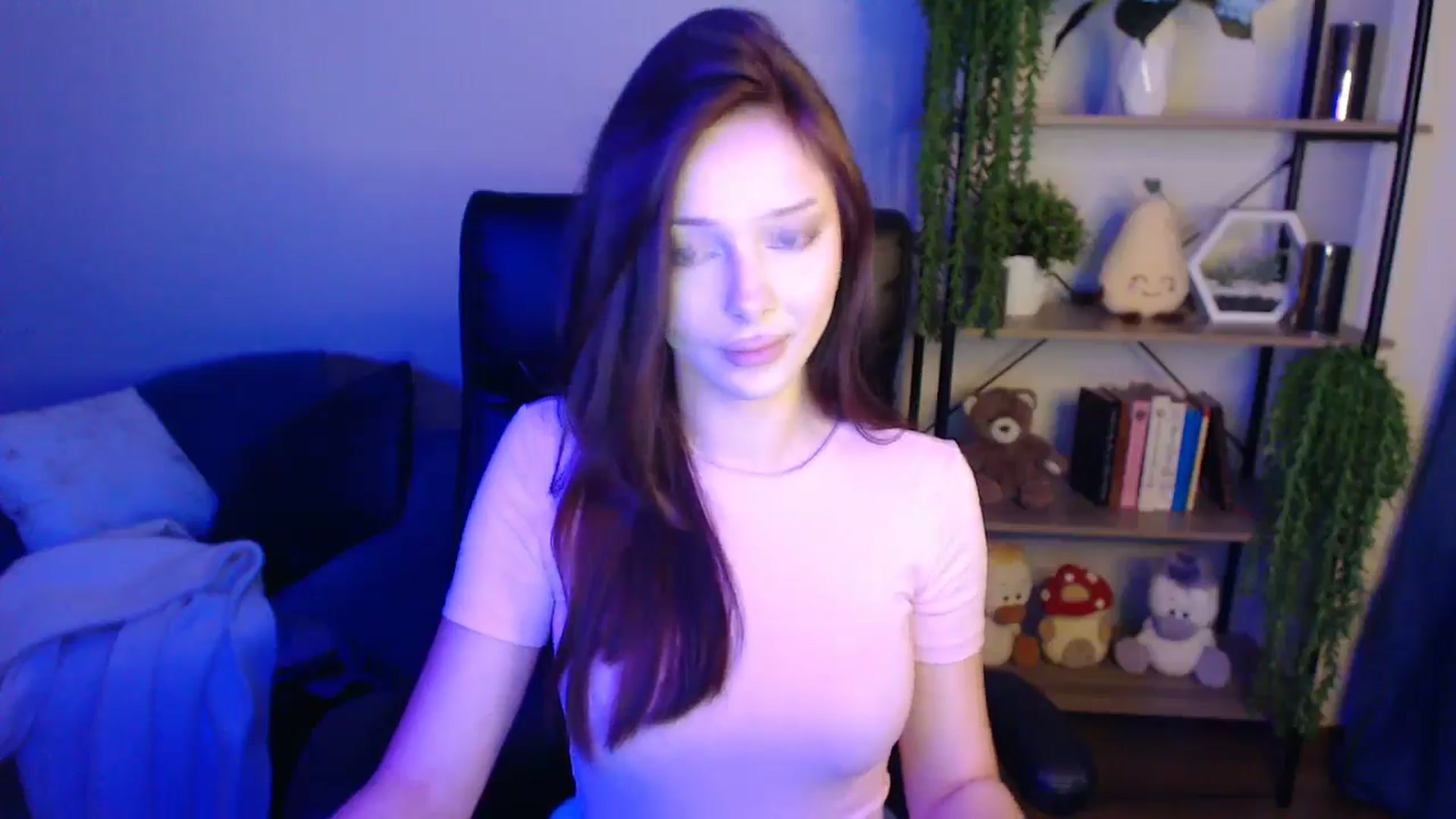 Gallery image thumbnail from KateManelli's myfreecams stream on, 04/14/2025, 11:10 image 4 of 20