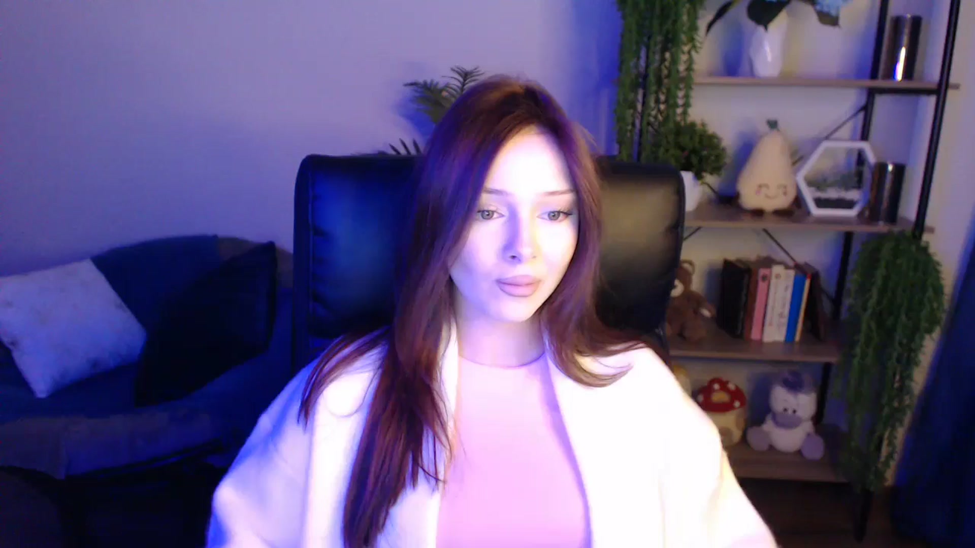 Gallery image thumbnail from KateManelli's myfreecams stream on, 04/14/2025, 12:08 image 7 of 20