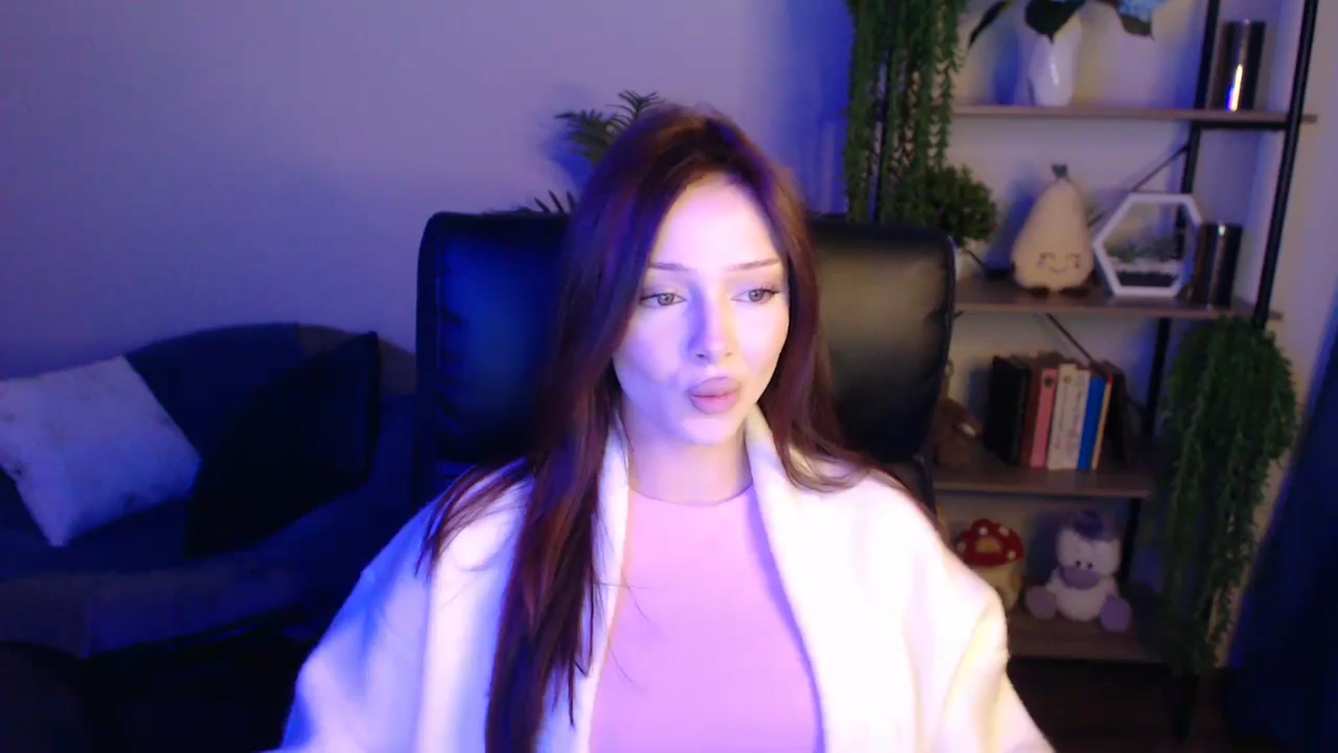 Gallery image thumbnail from KateManelli's myfreecams stream on, 04/14/2025, 12:08 image 14 of 20