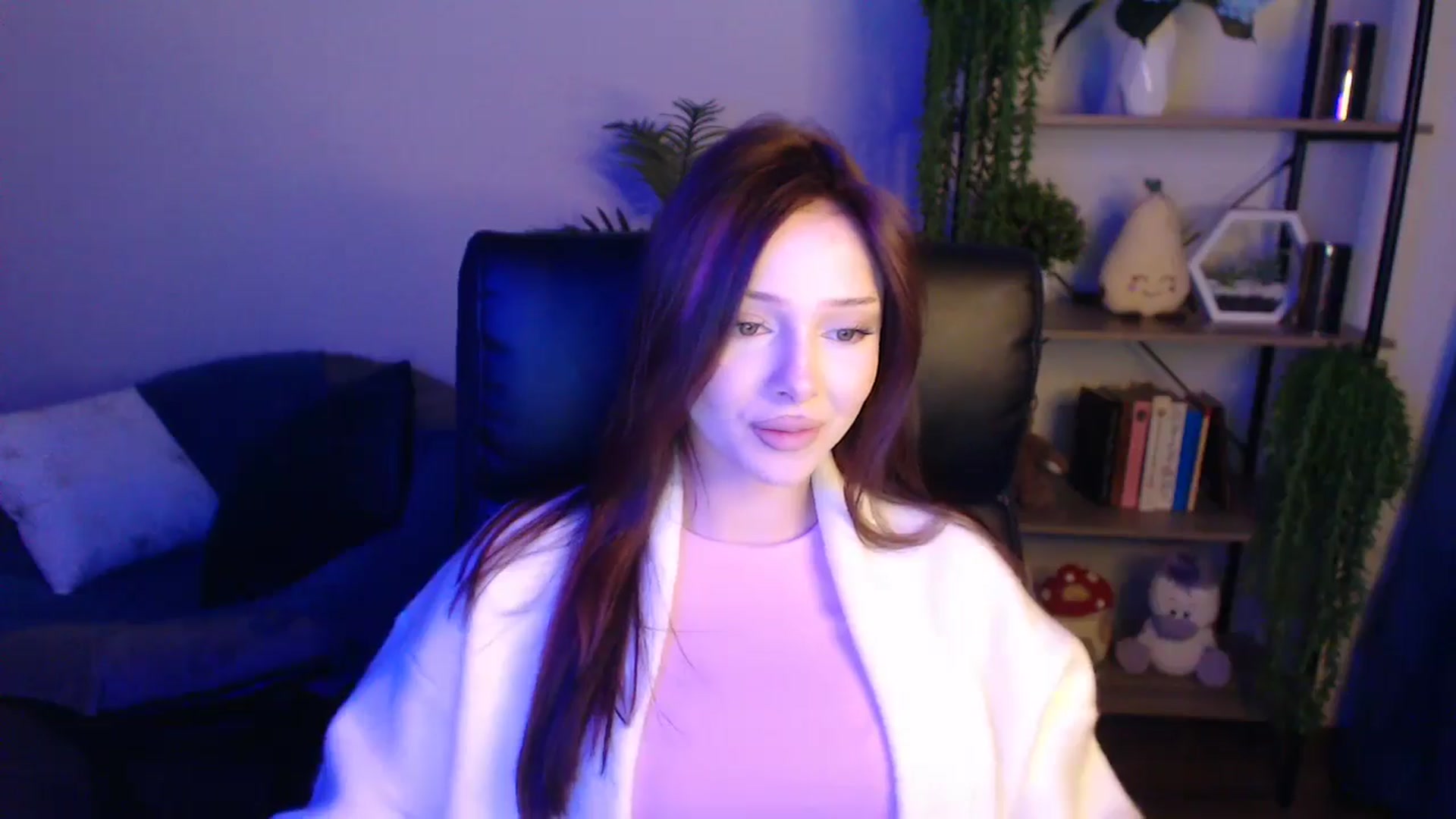 Gallery image thumbnail from KateManelli's myfreecams stream on, 04/14/2025, 12:08 image 15 of 20