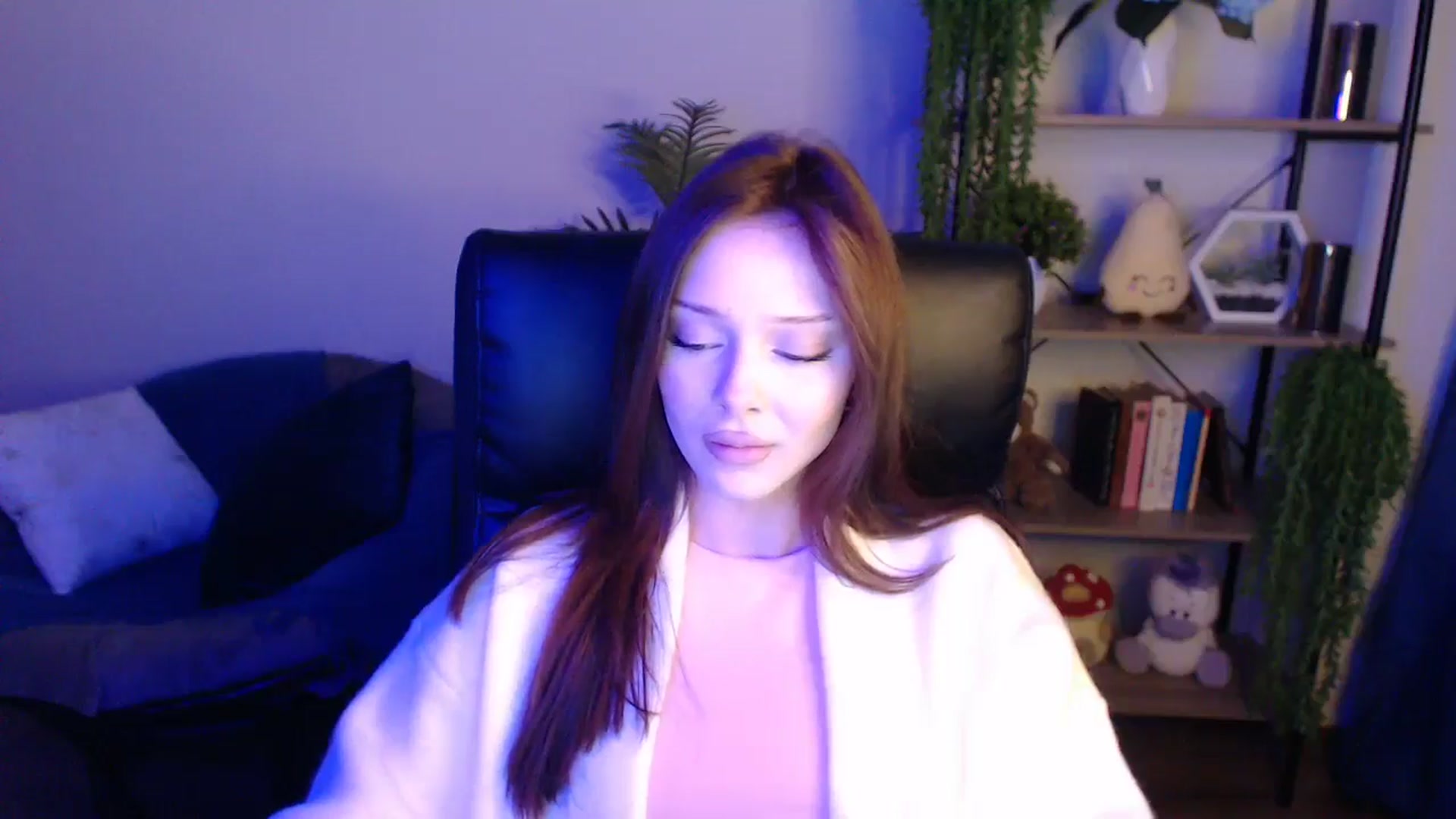 Gallery image thumbnail from KateManelli's myfreecams stream on, 04/14/2025, 12:08 image 5 of 20