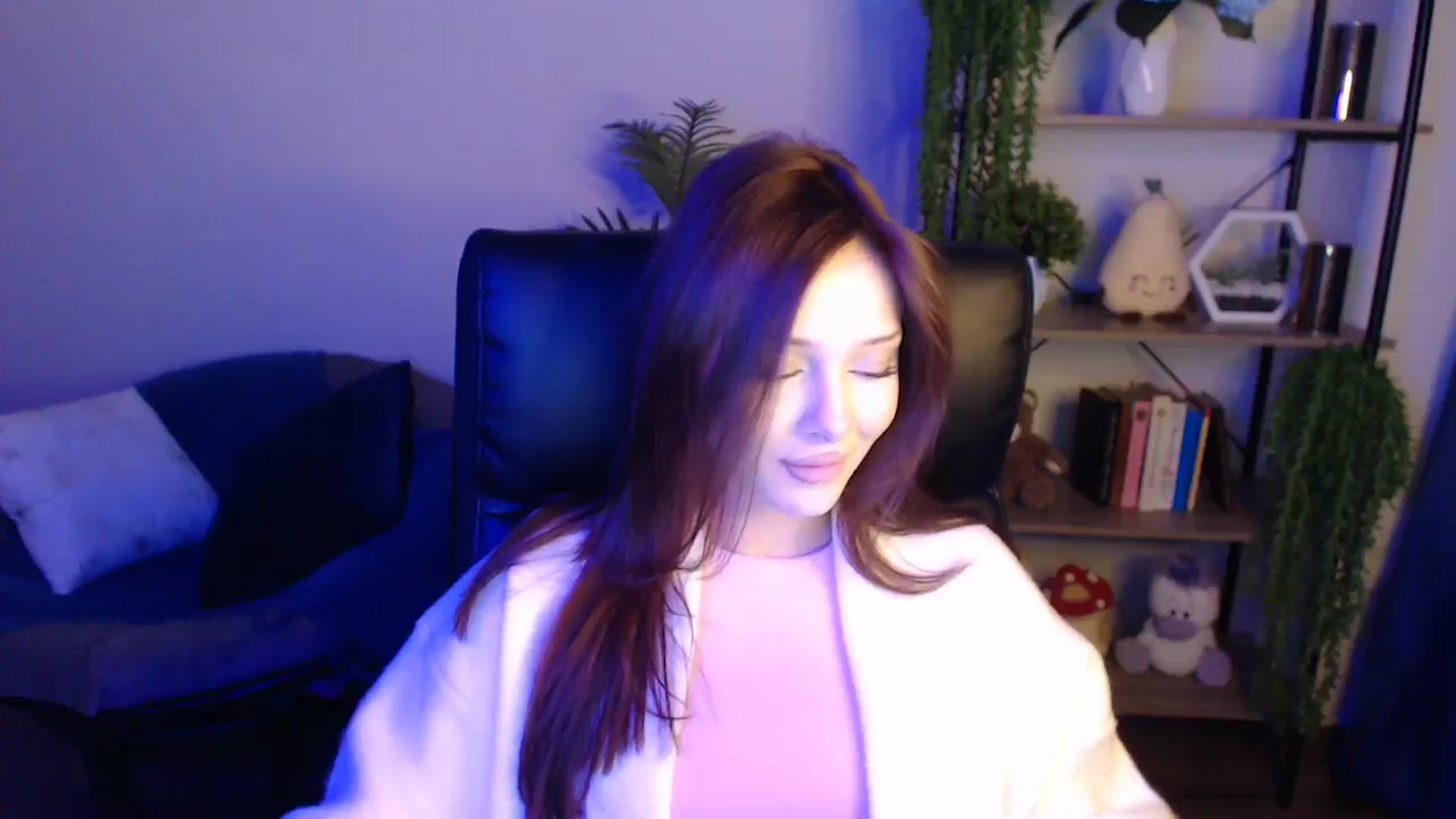 Gallery image thumbnail from KateManelli's myfreecams stream on, 04/14/2025, 12:08 image 2 of 20