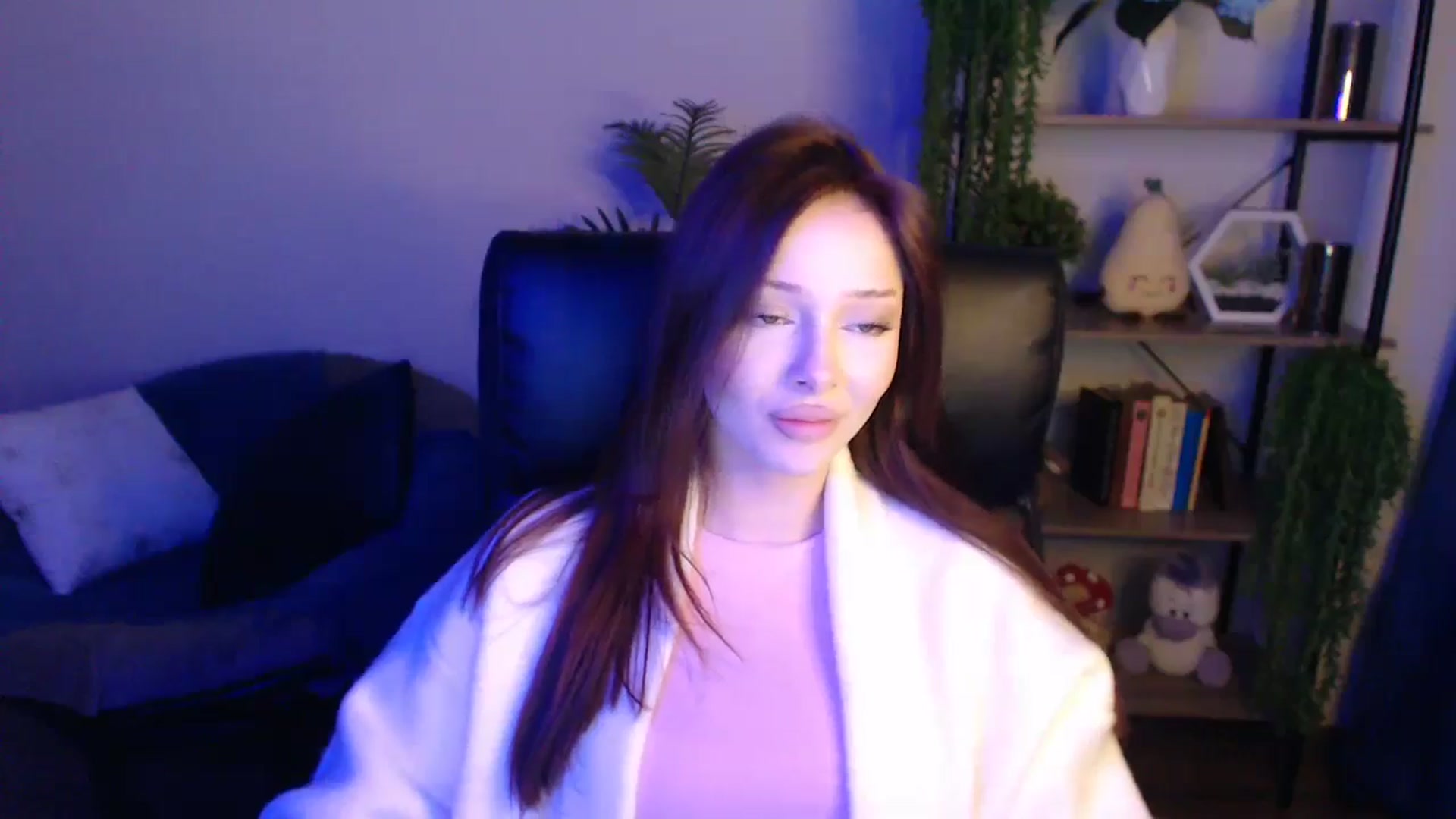 Gallery image thumbnail from KateManelli's myfreecams stream on, 04/14/2025, 12:08 image 10 of 20
